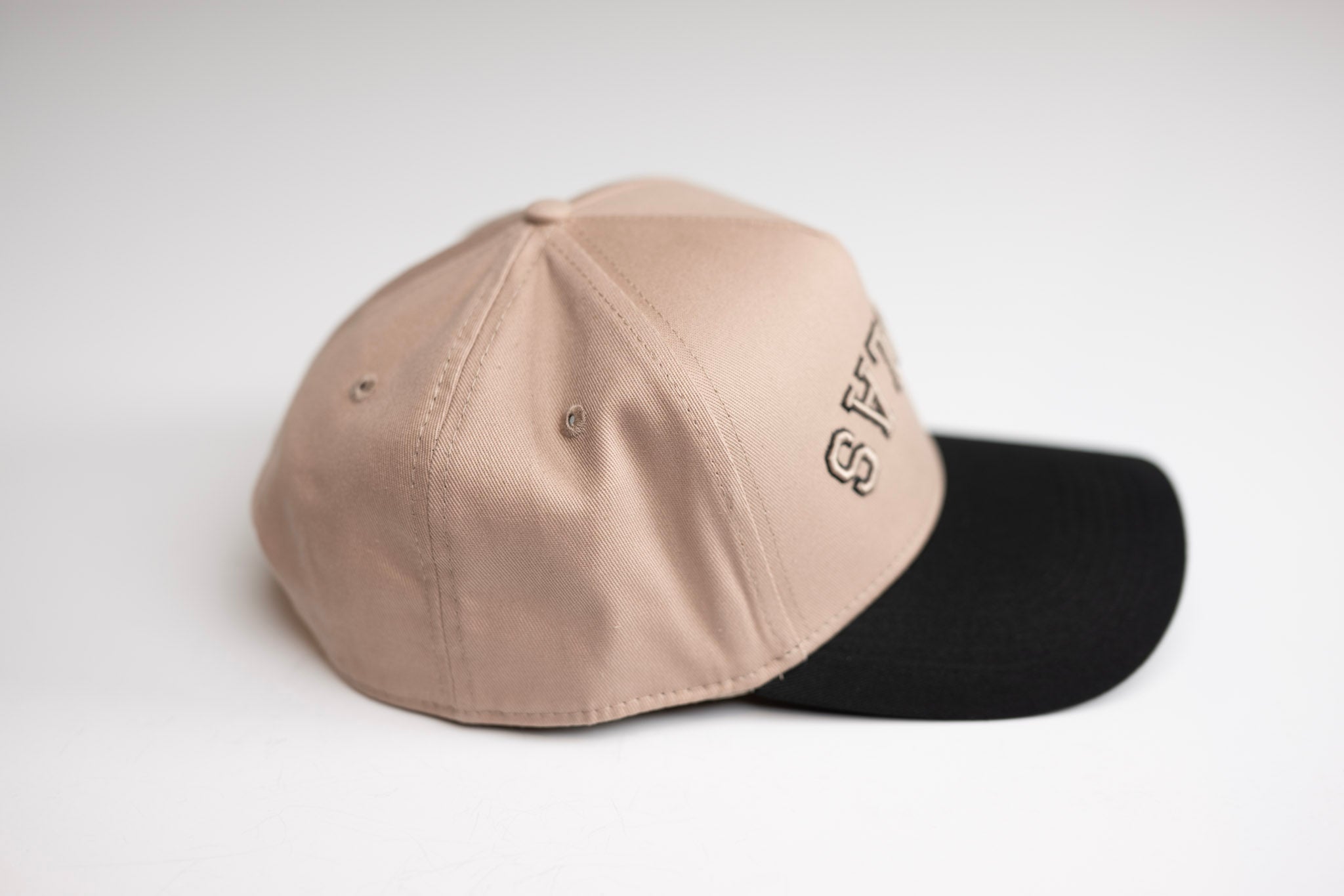 Precurved Dallas snapback - BLACK / PALE MAUVE