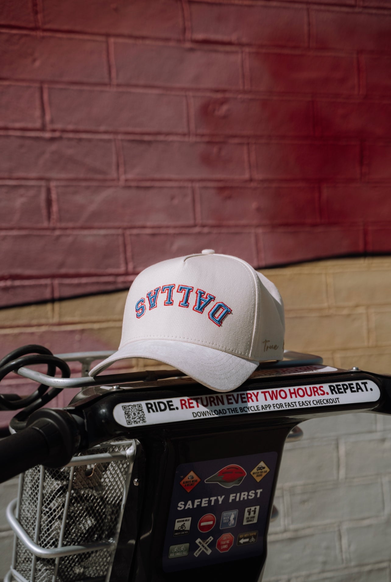 SUEDE HYBRID - OFFWHITE w/ RWB