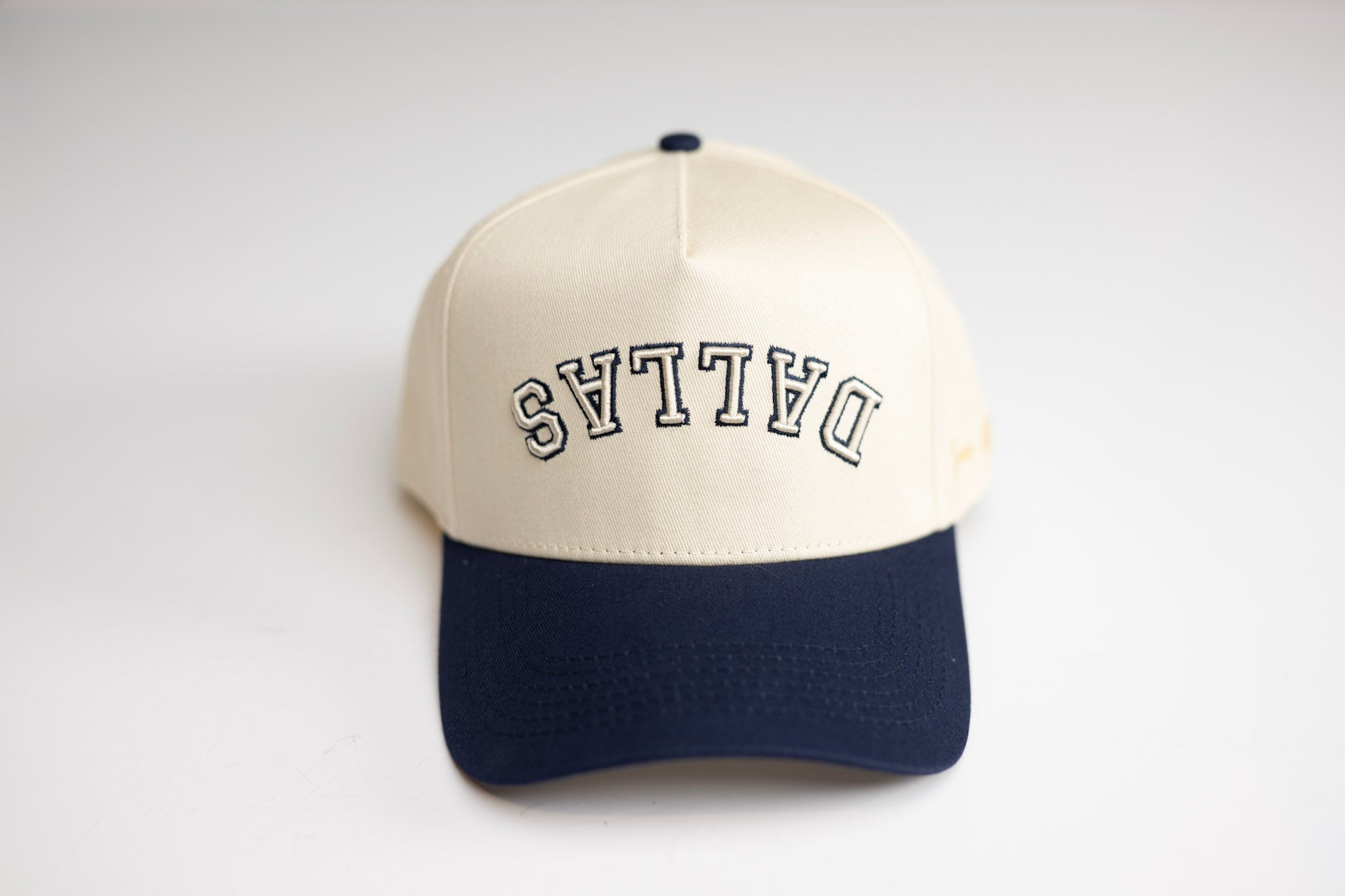 OFFWHITE - NAVY outline