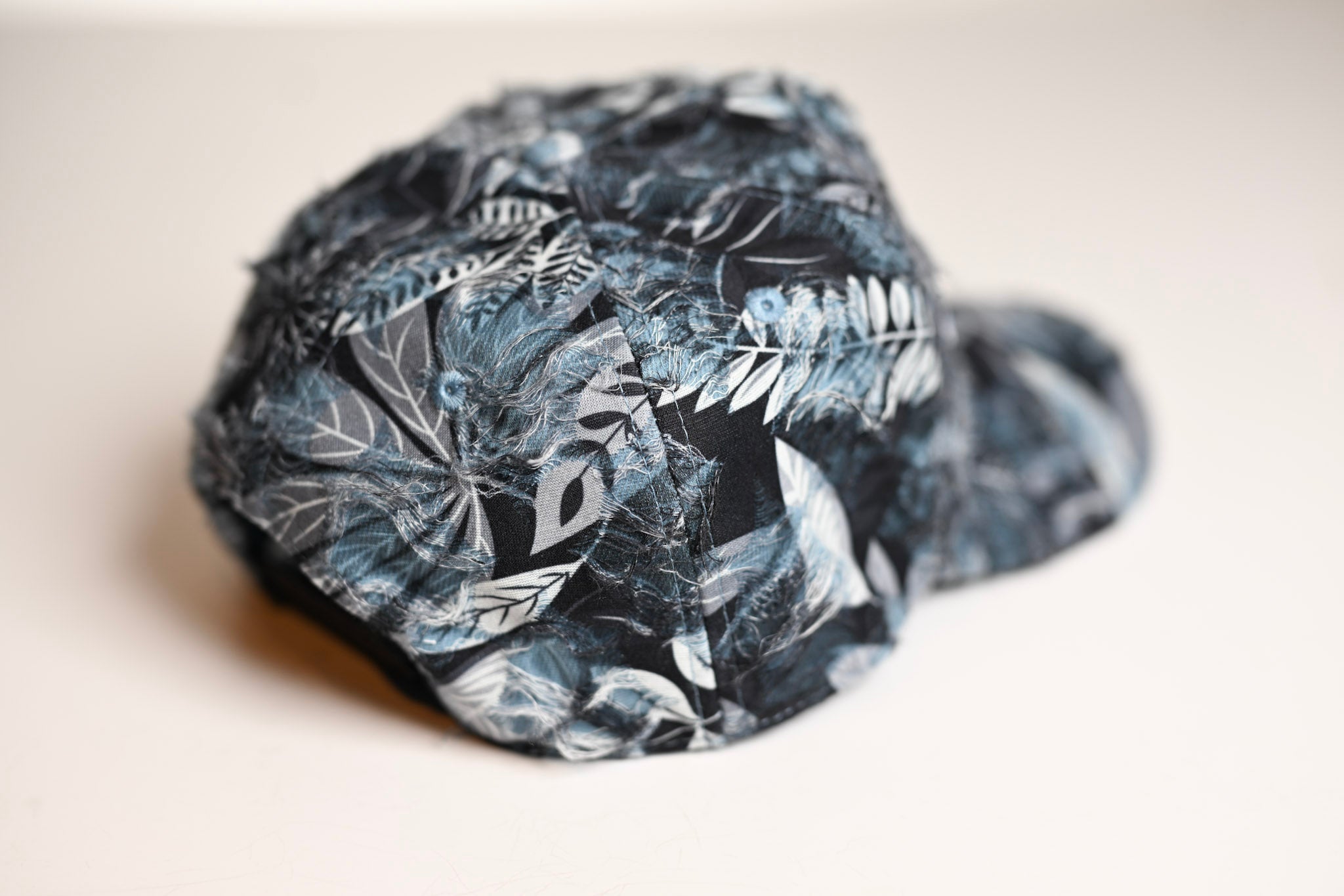 Floral distressed denim - BLACK BLUE