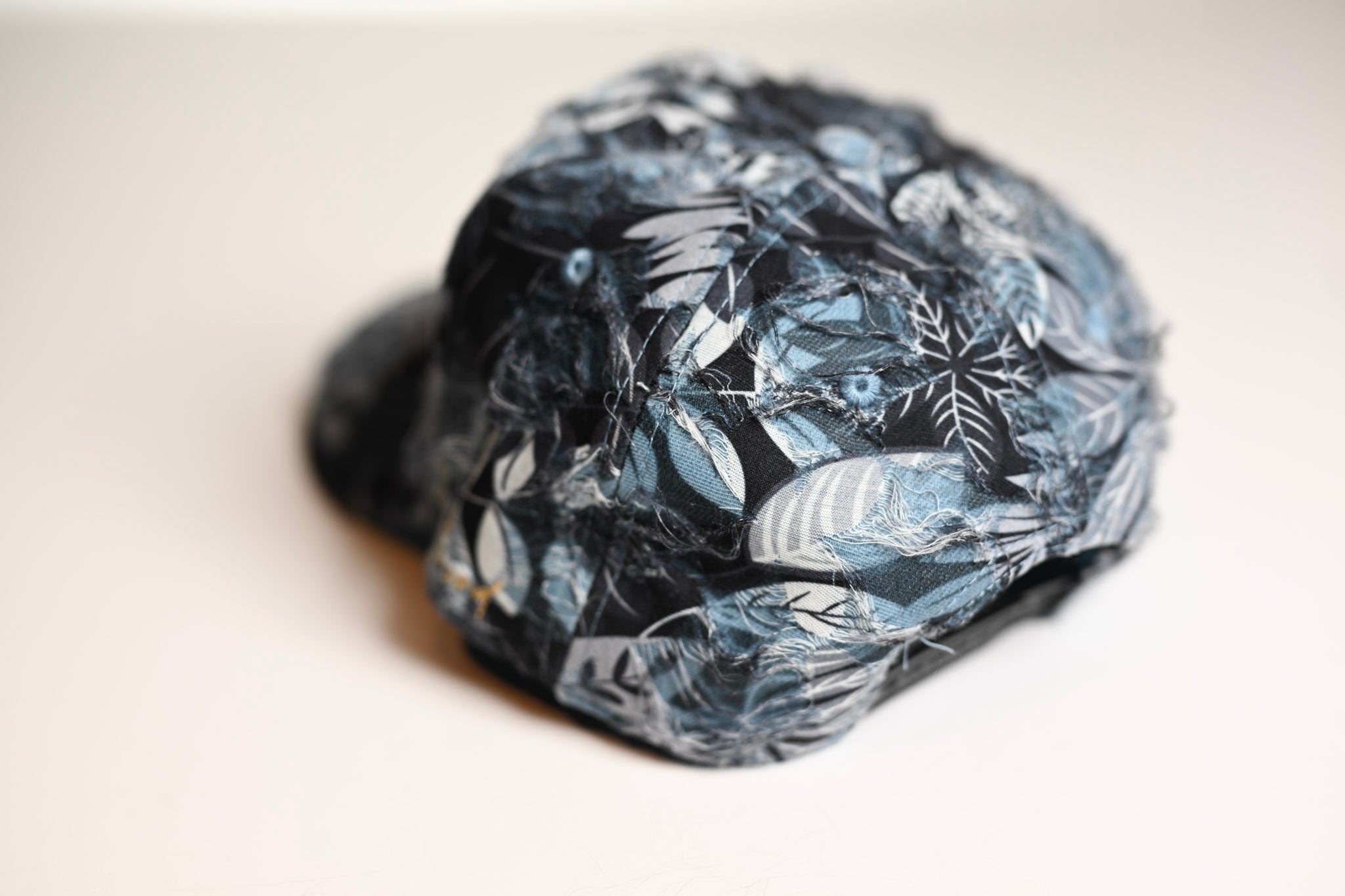 Floral distressed denim - BLACK BLUE