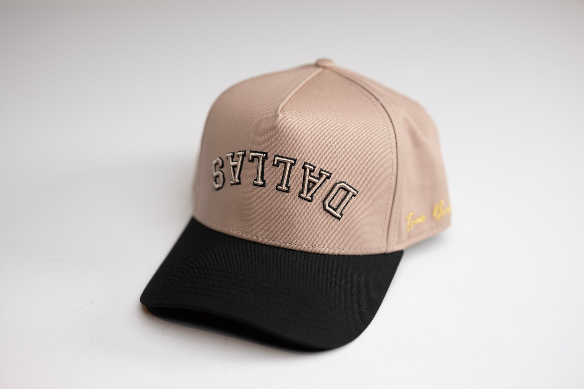 Precurved Dallas snapback - BLACK / PALE MAUVE