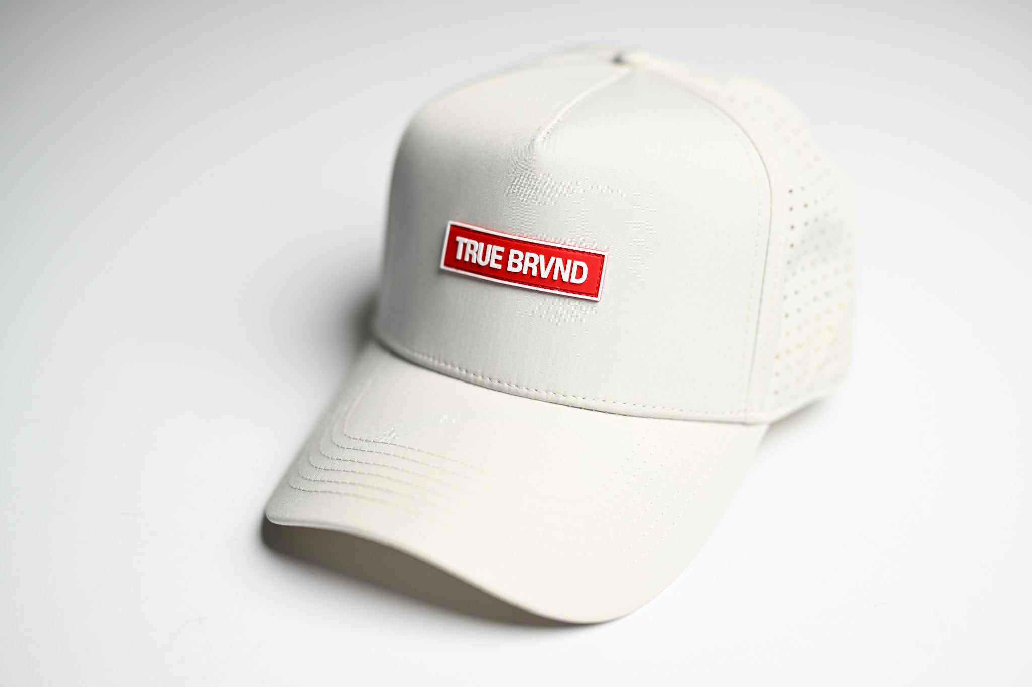 COURSE COLLECTION - OFFWHITE w/ red