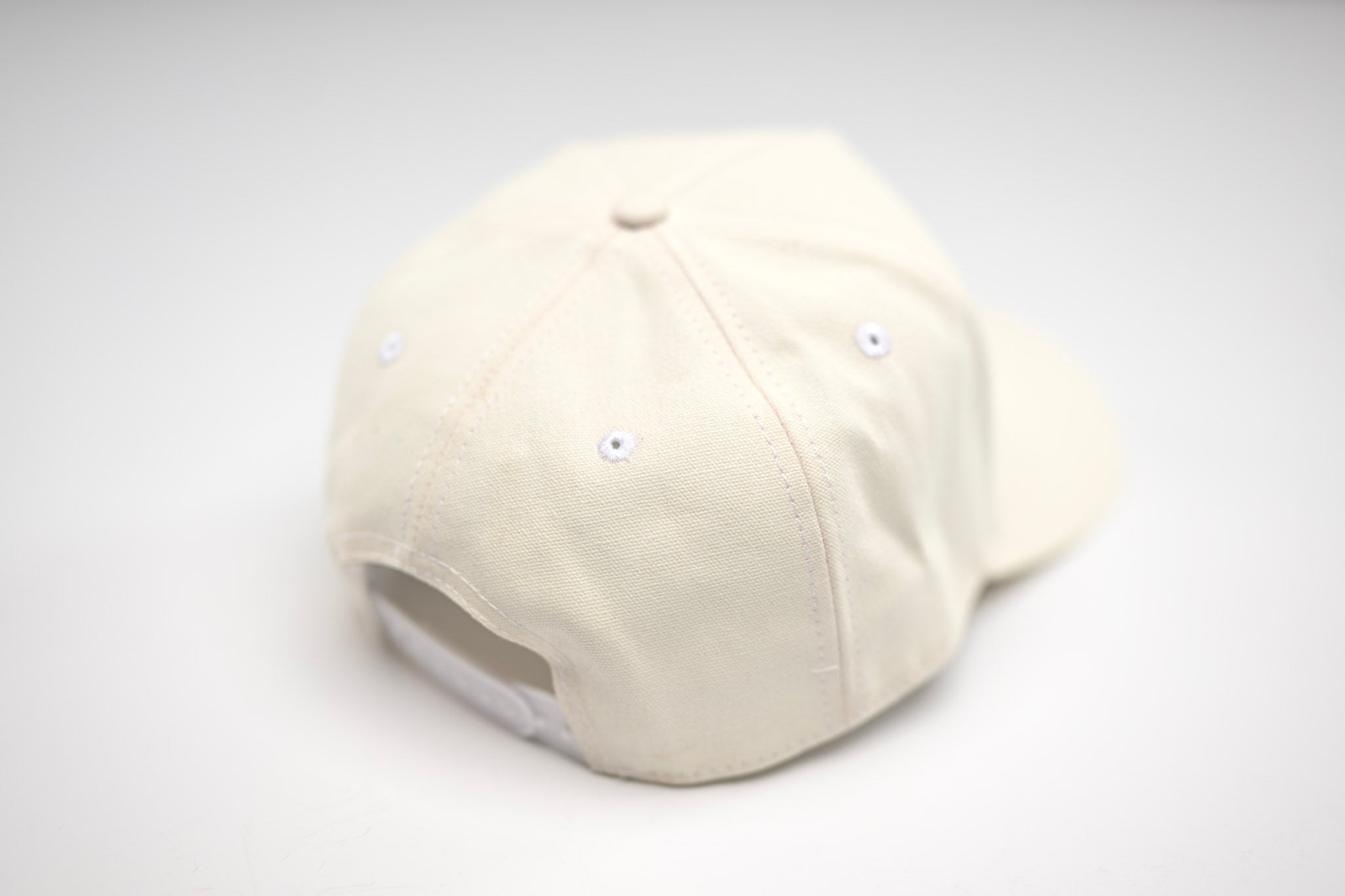 UV-ACTIVATED - WHITE into BLUE