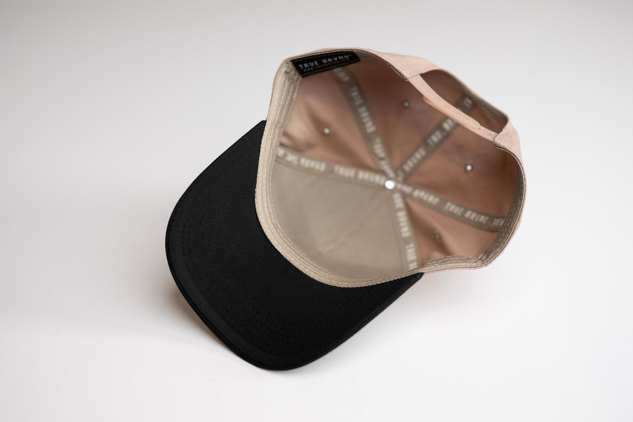 Precurved Dallas snapback - BLACK / PALE MAUVE