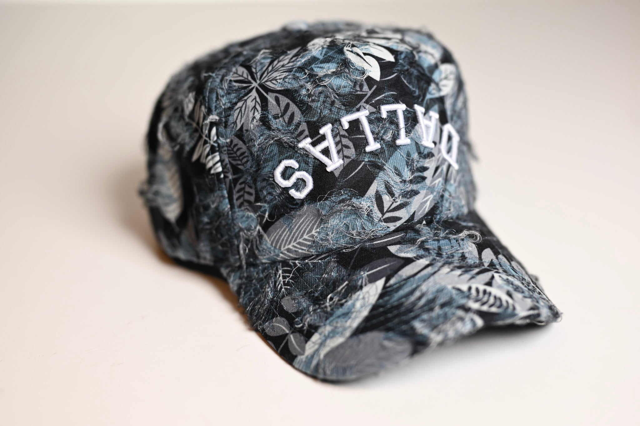 Floral distressed denim - BLACK BLUE