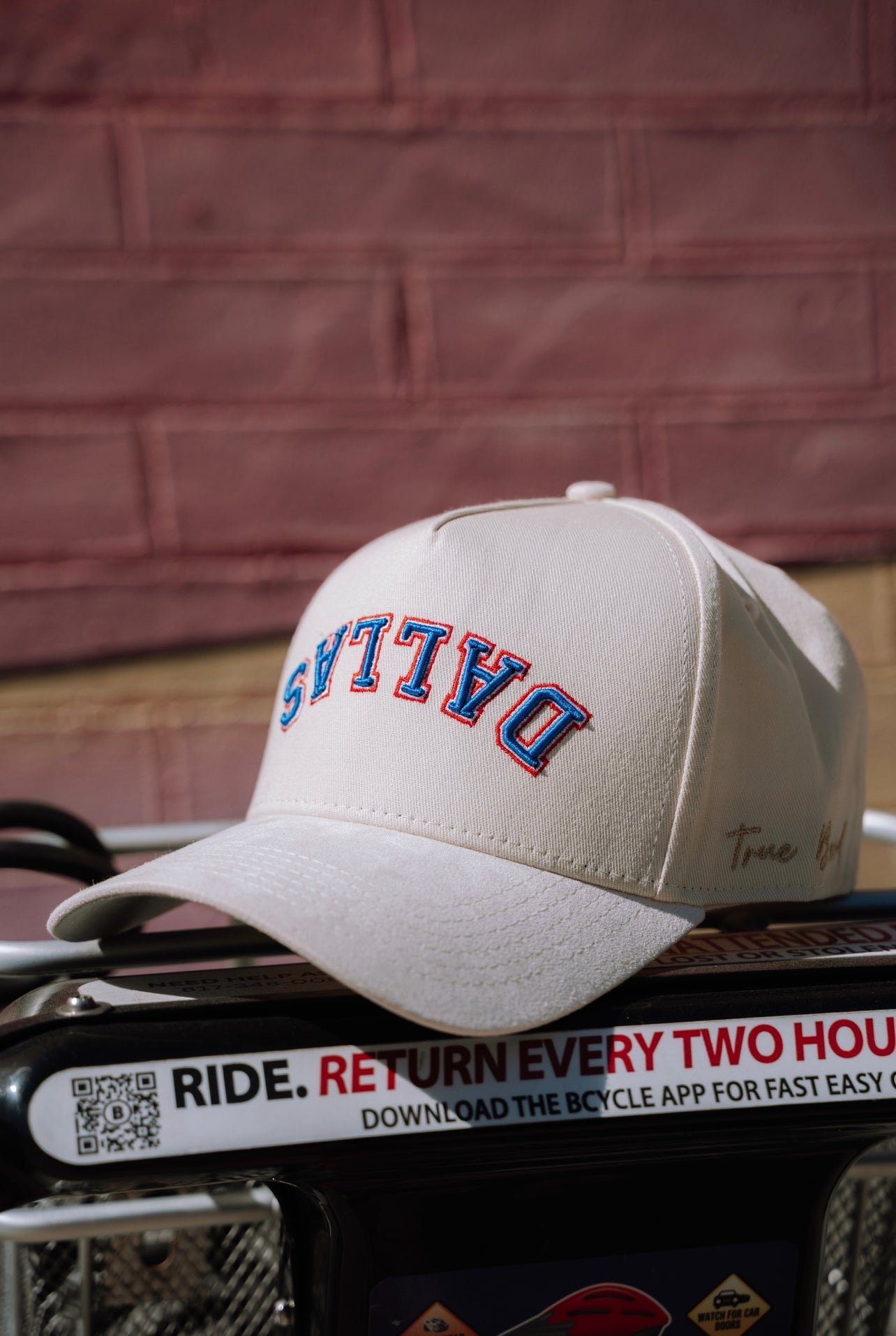 SUEDE HYBRID - OFFWHITE w/ RWB