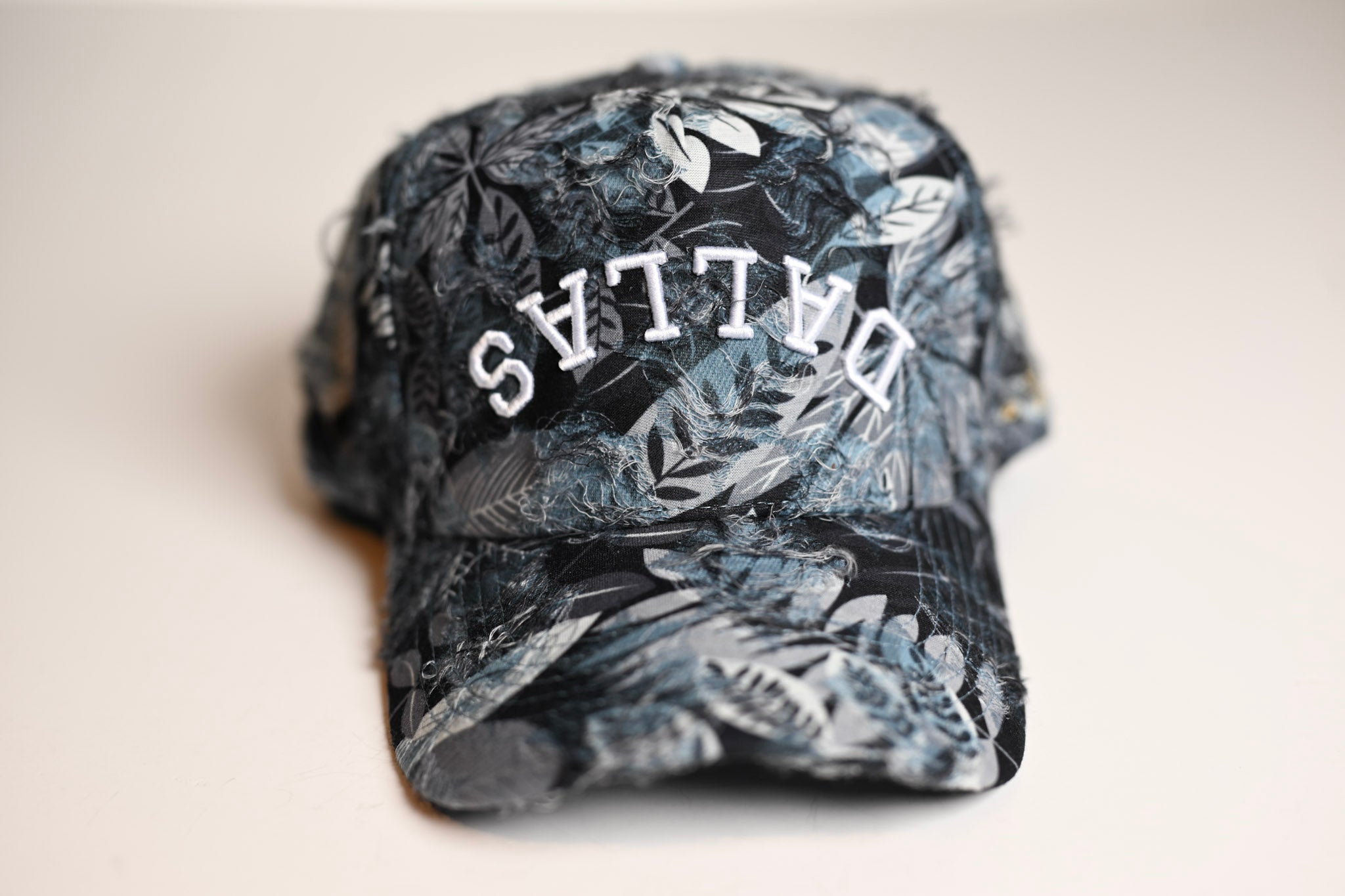 Floral distressed denim - BLACK BLUE