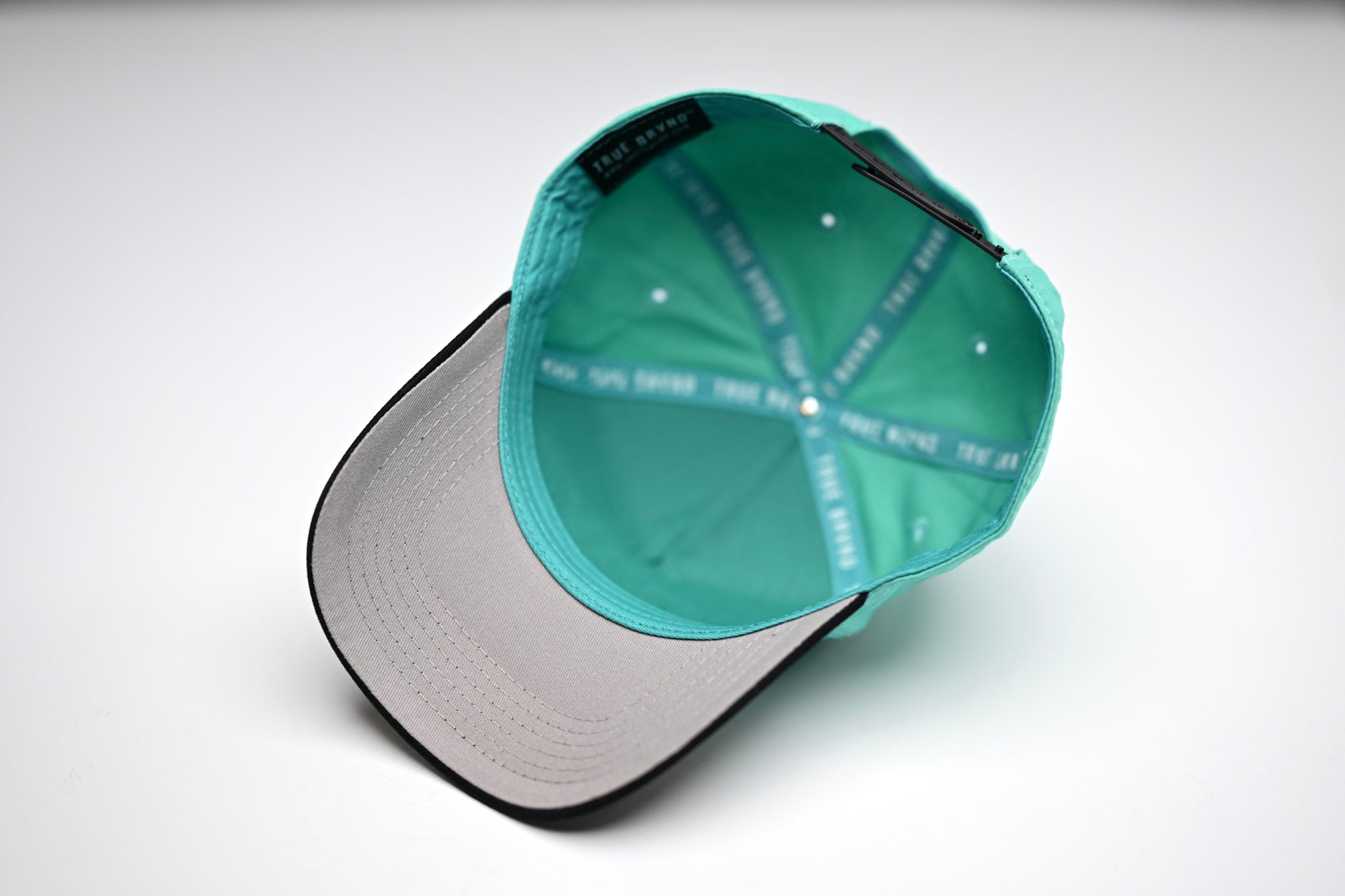 Precurved Classic Dallas snapback - BLACK / CYAN