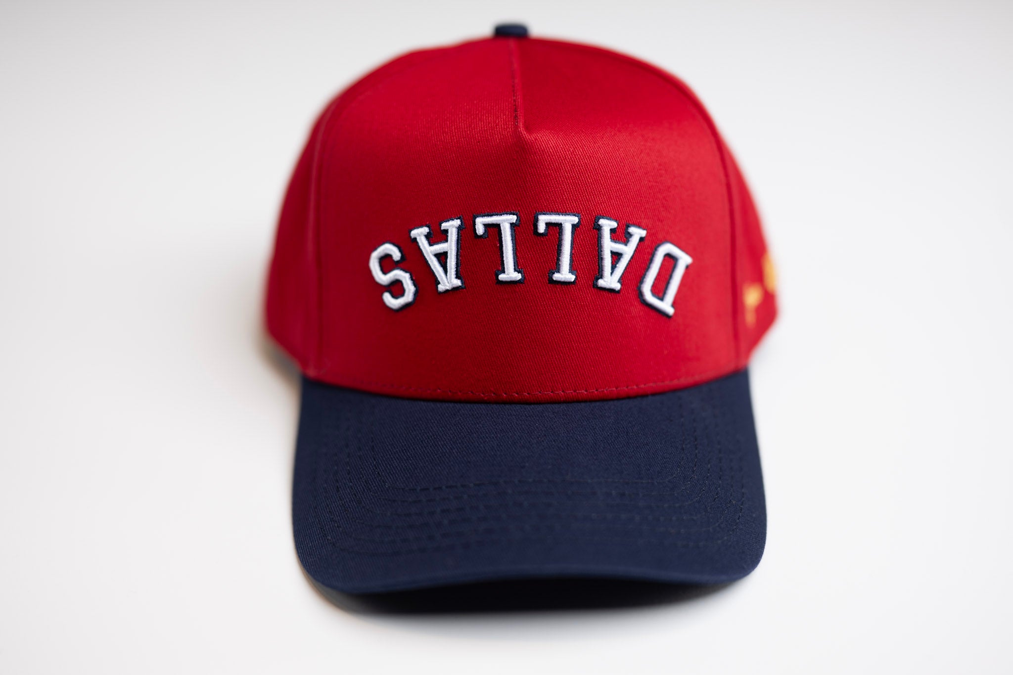 Precurved Dallas snapback - NAVY / RED