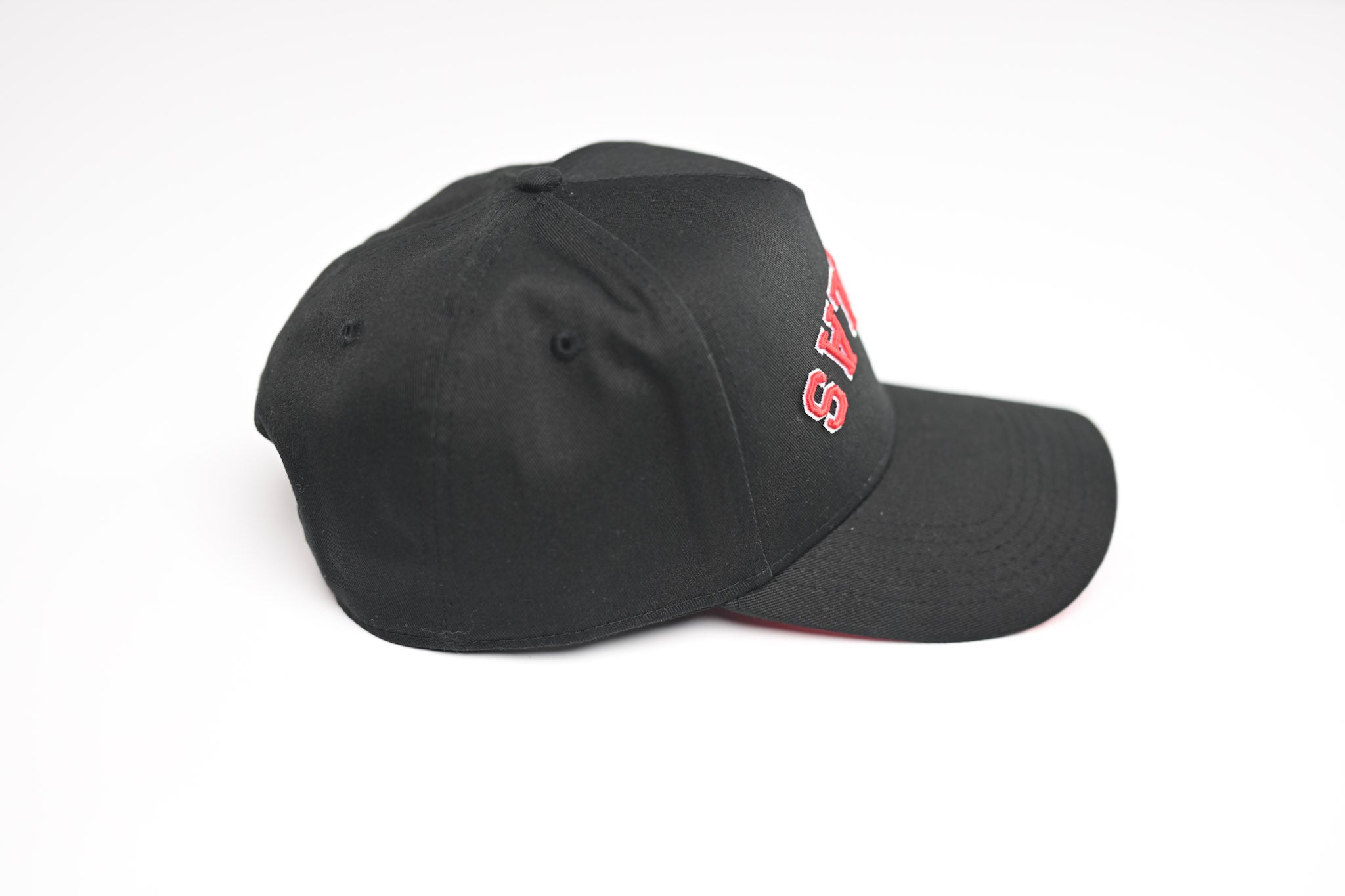 Precurved Classic Dallas snapback - BLACK w/ Red