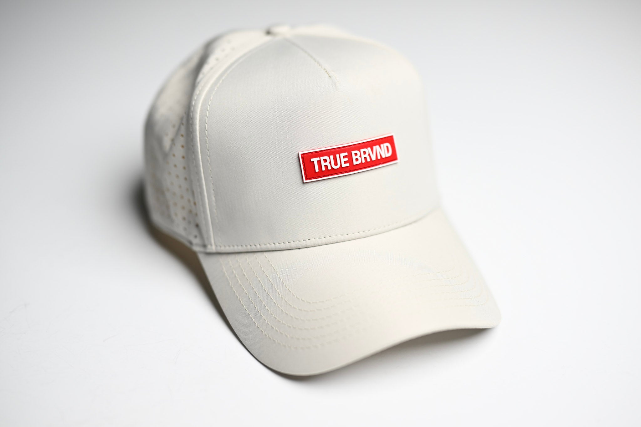COURSE COLLECTION - OFFWHITE w/ red