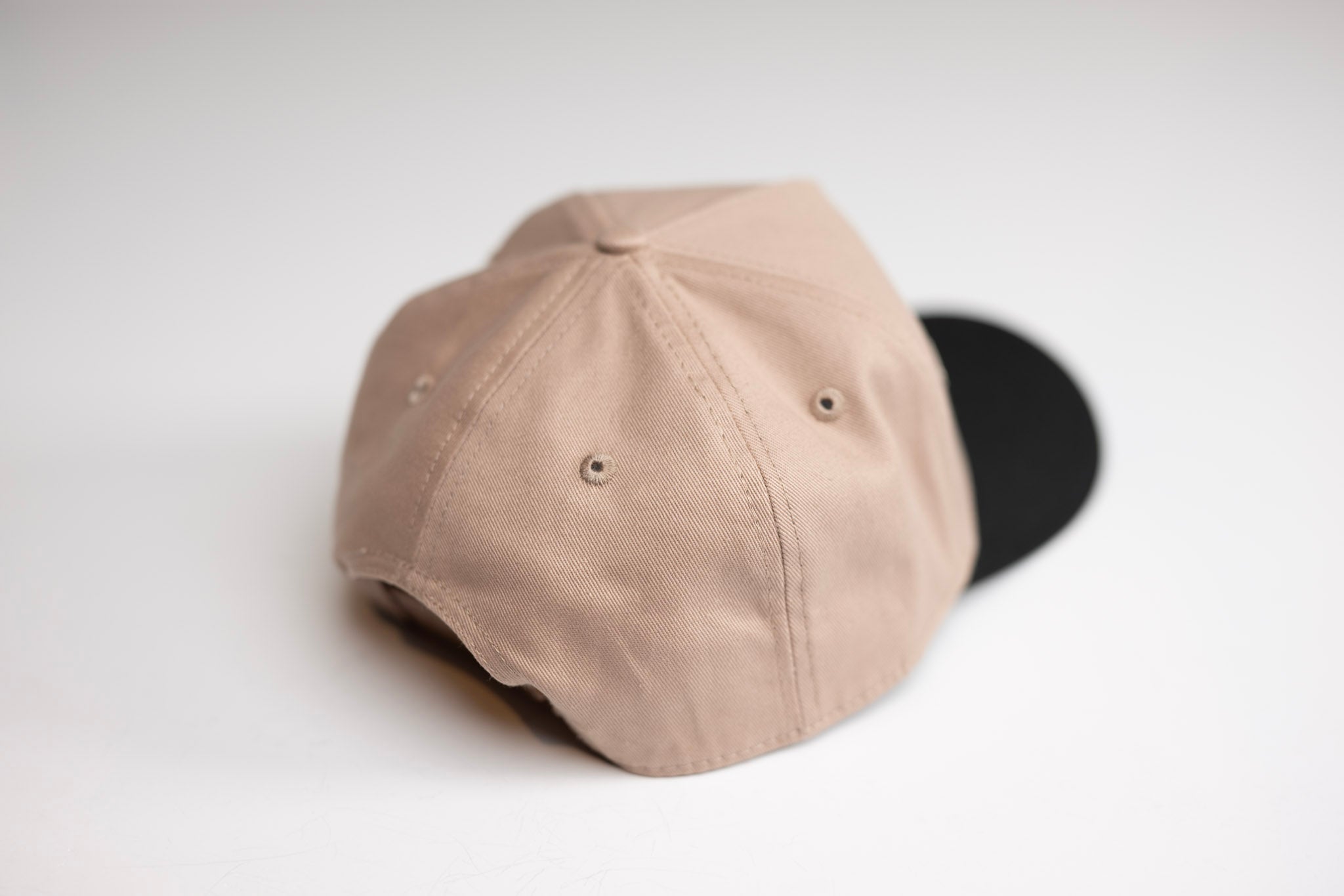 Precurved Dallas snapback - BLACK / PALE MAUVE