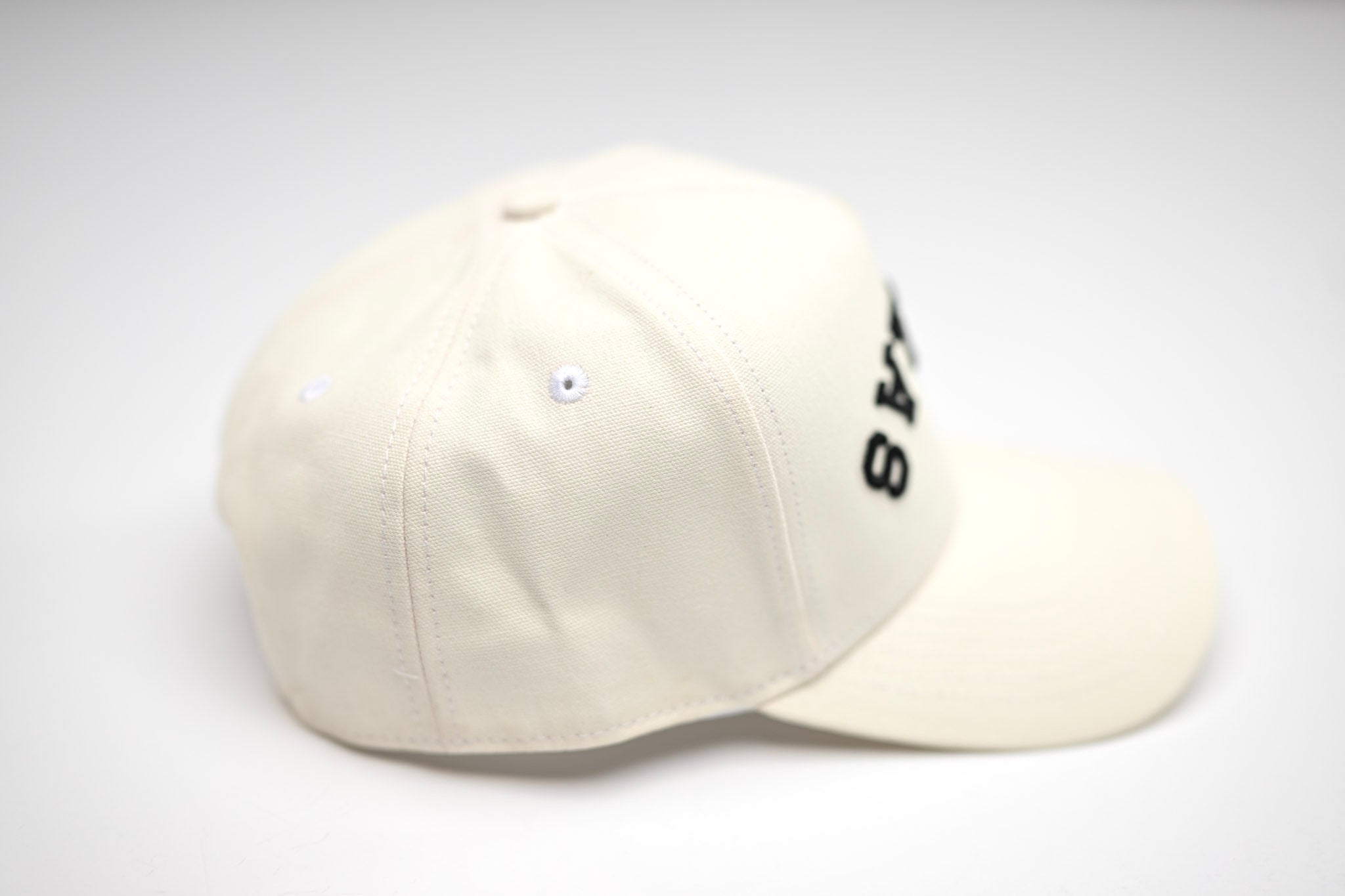 UV-ACTIVATED - WHITE into BLUE