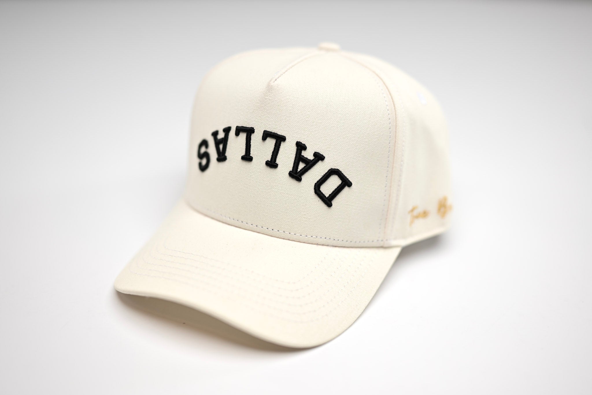 UV-ACTIVATED - WHITE into BLUE