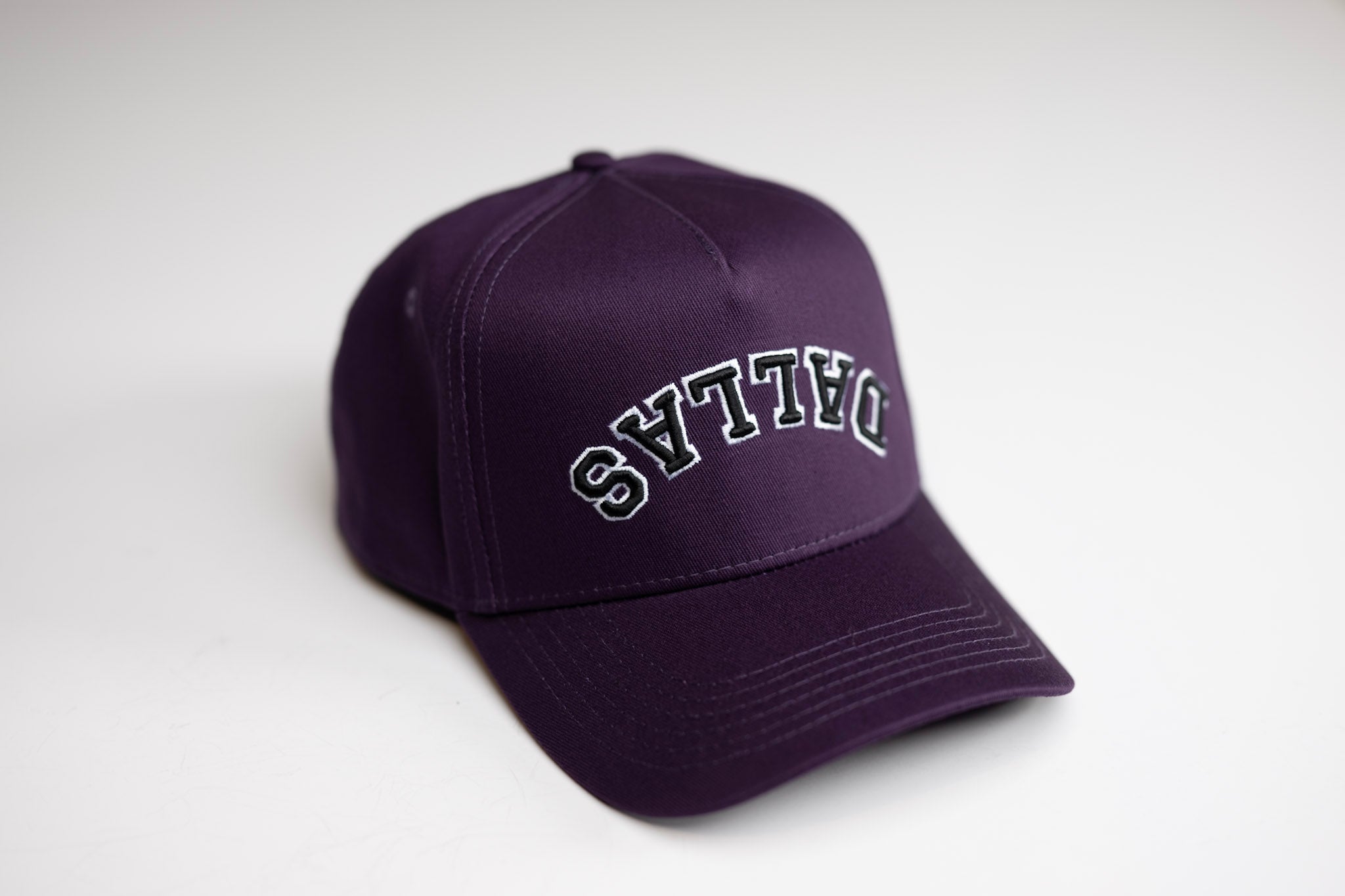 Precurved Dallas snapback - PURPLE