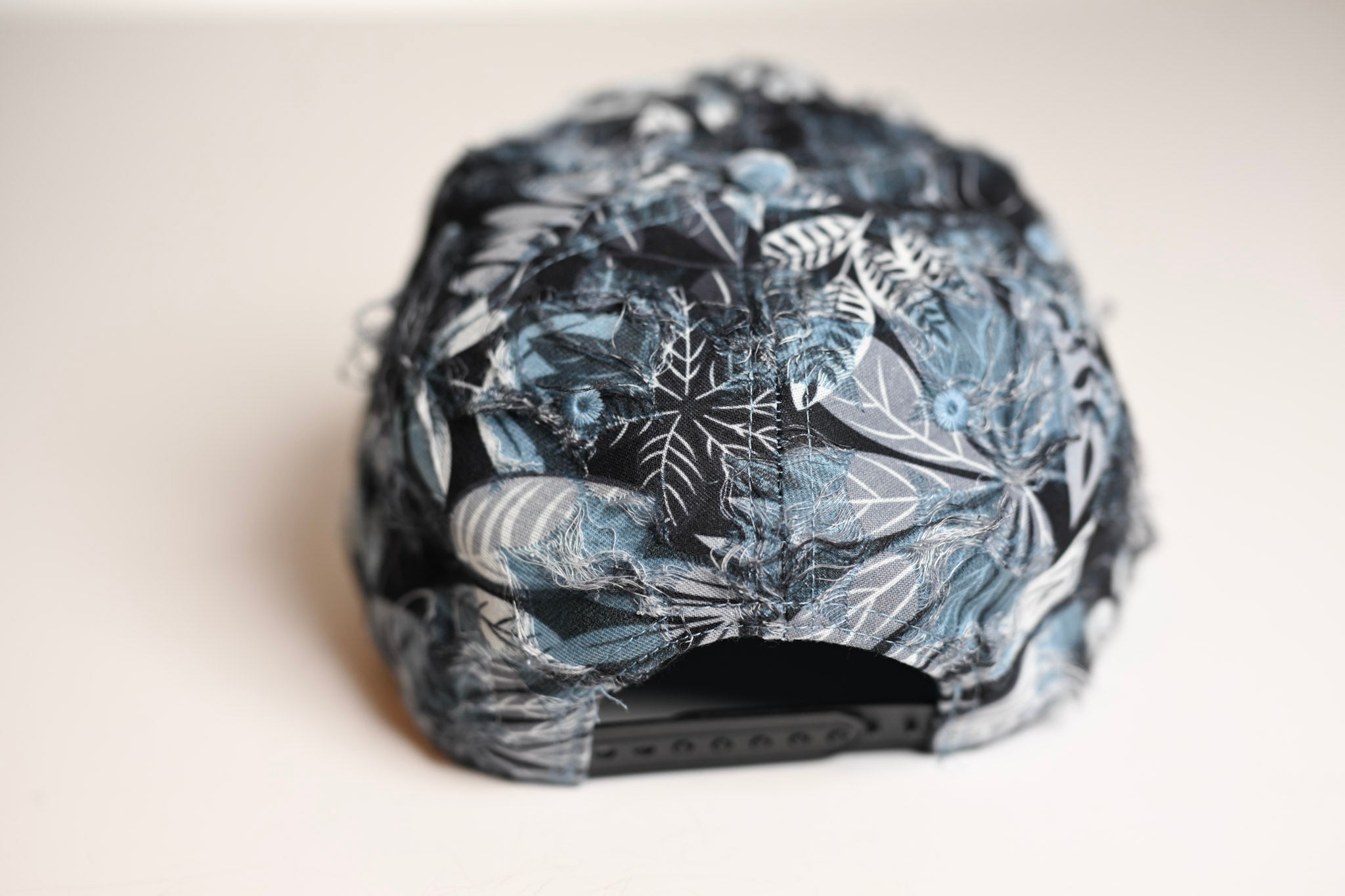 Floral distressed denim - BLACK BLUE