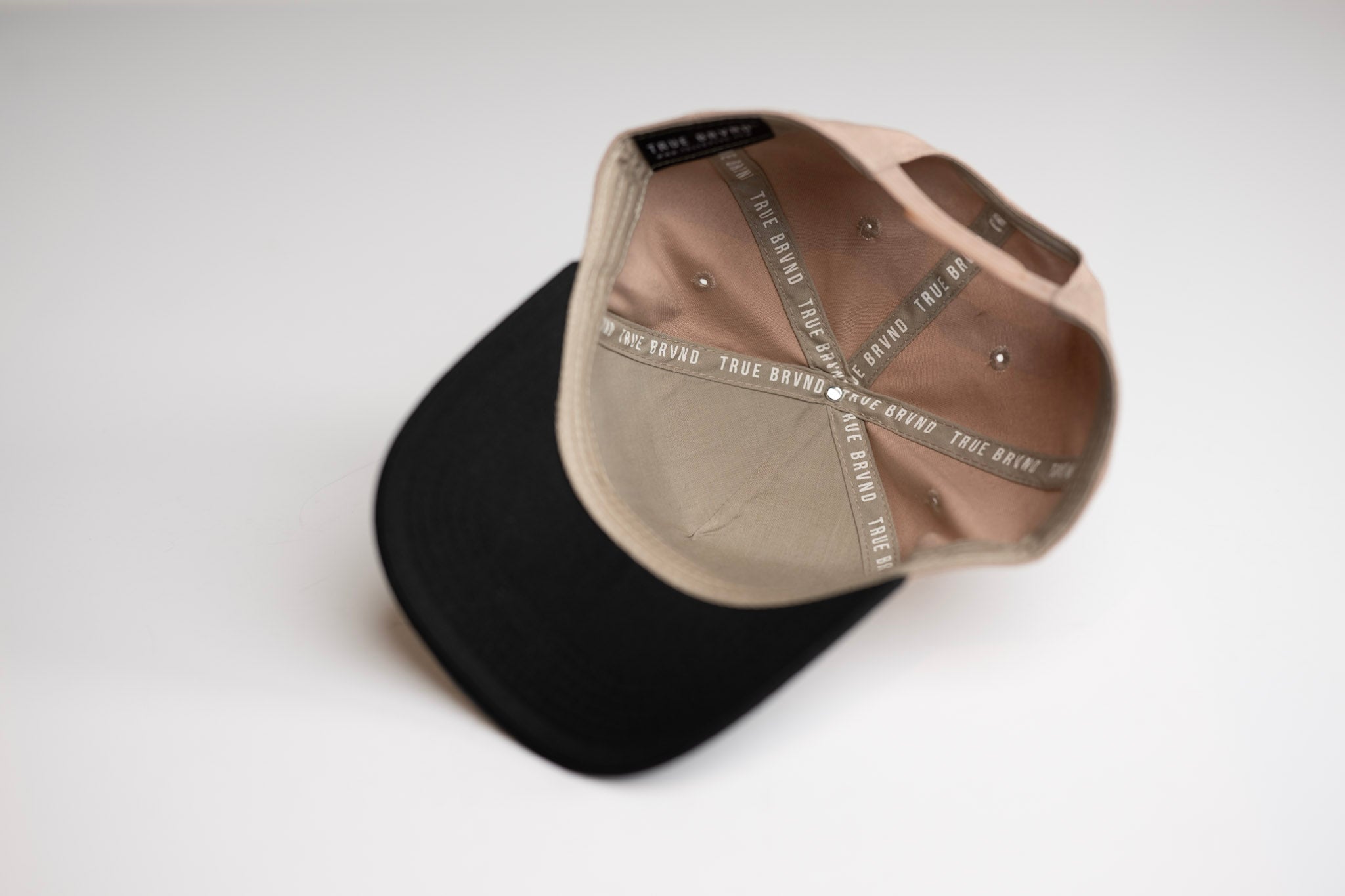 Precurved Dallas snapback - BLACK / PALE MAUVE