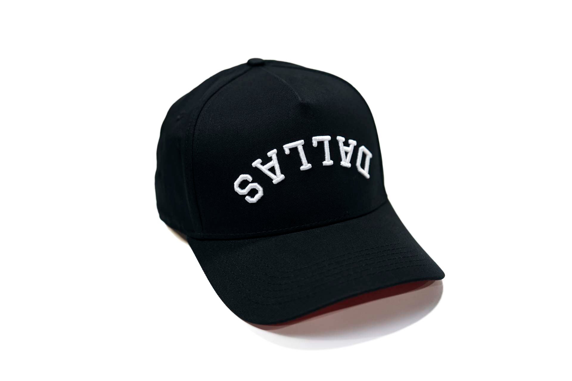 Precurved Dallas snapback - CLASSIC BLACK (Red Underbrim)