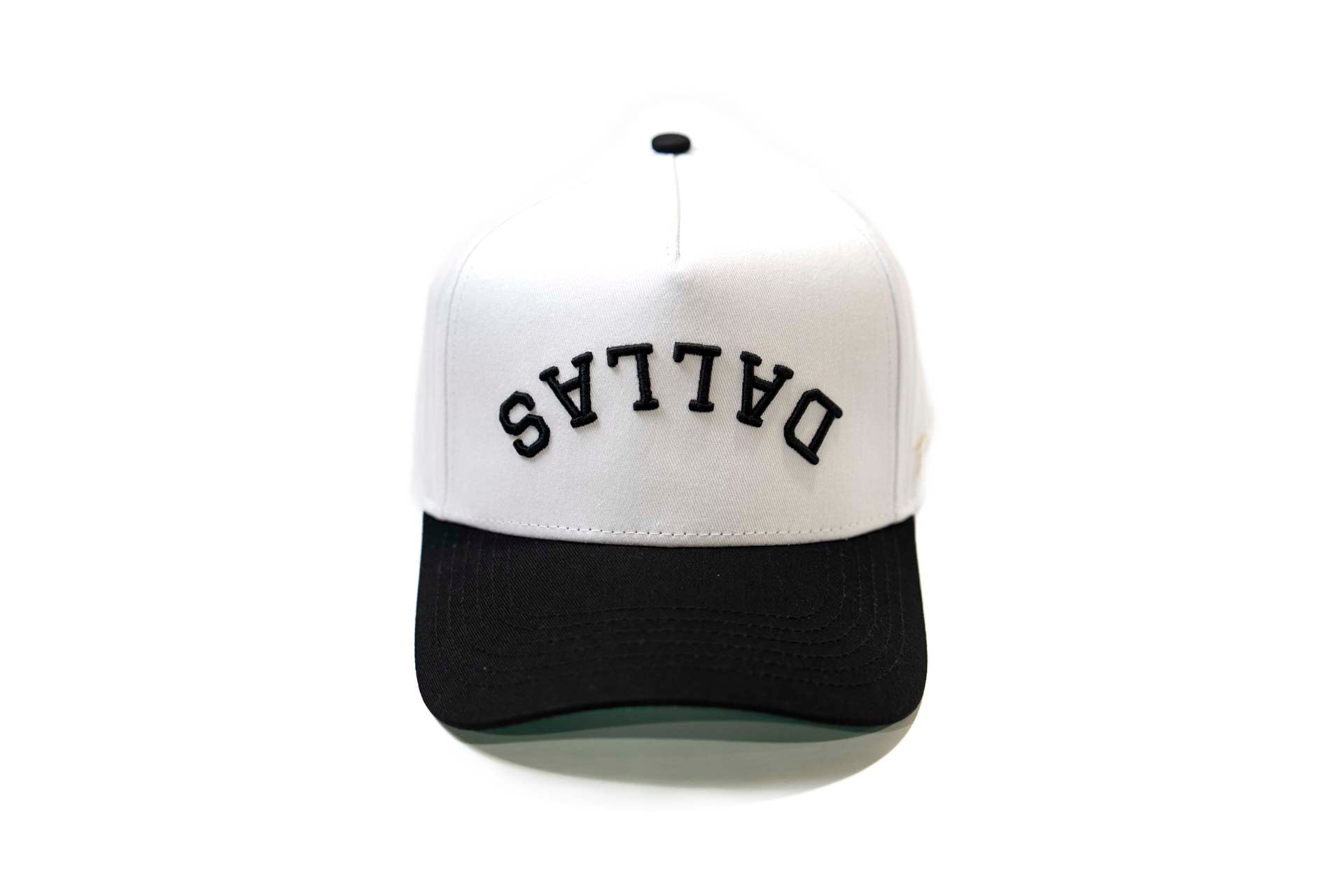 Precurved Dallas snapback - BLACK / WHITE