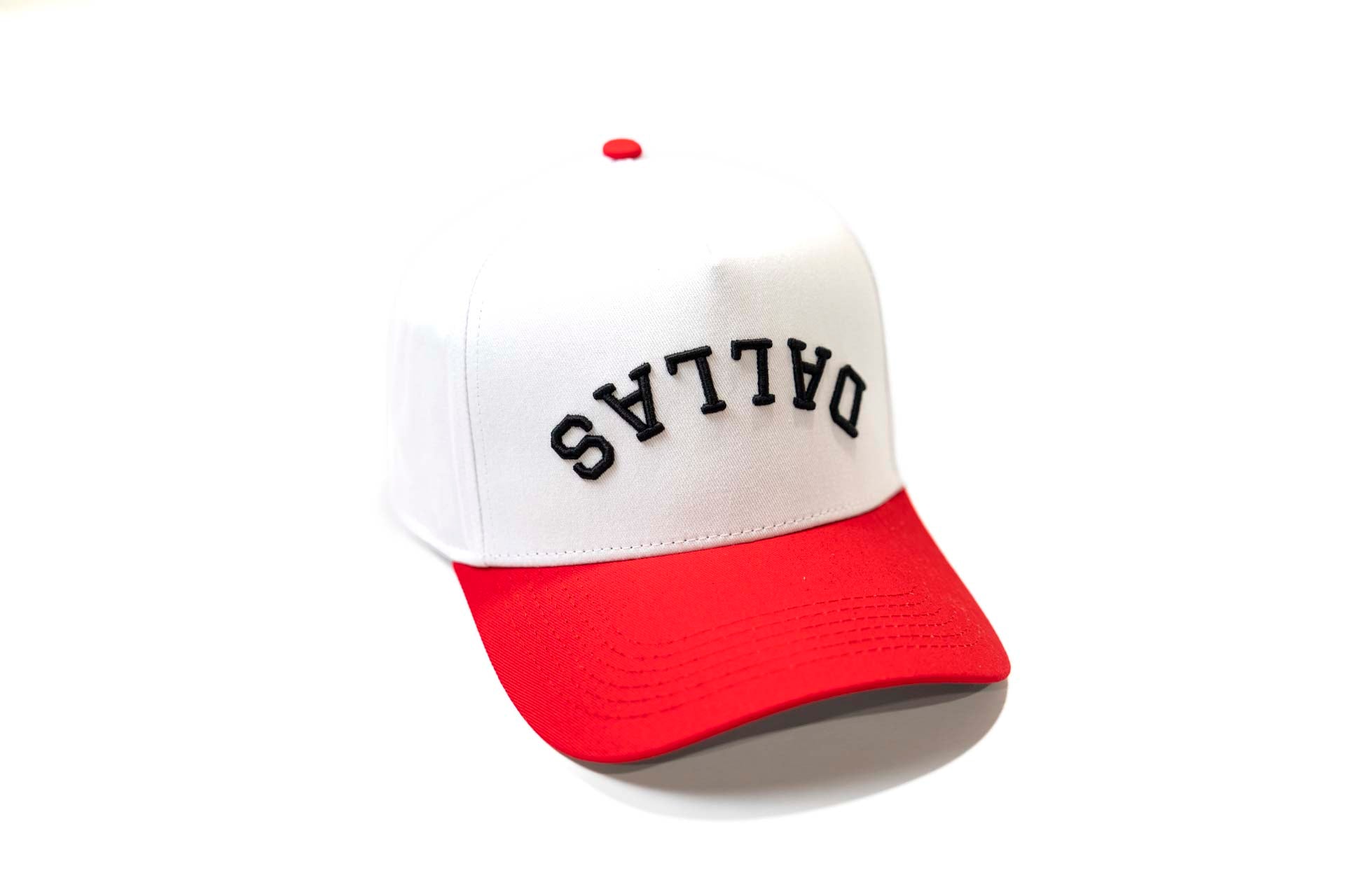 Precurved Dallas snapback - RED / WHITE