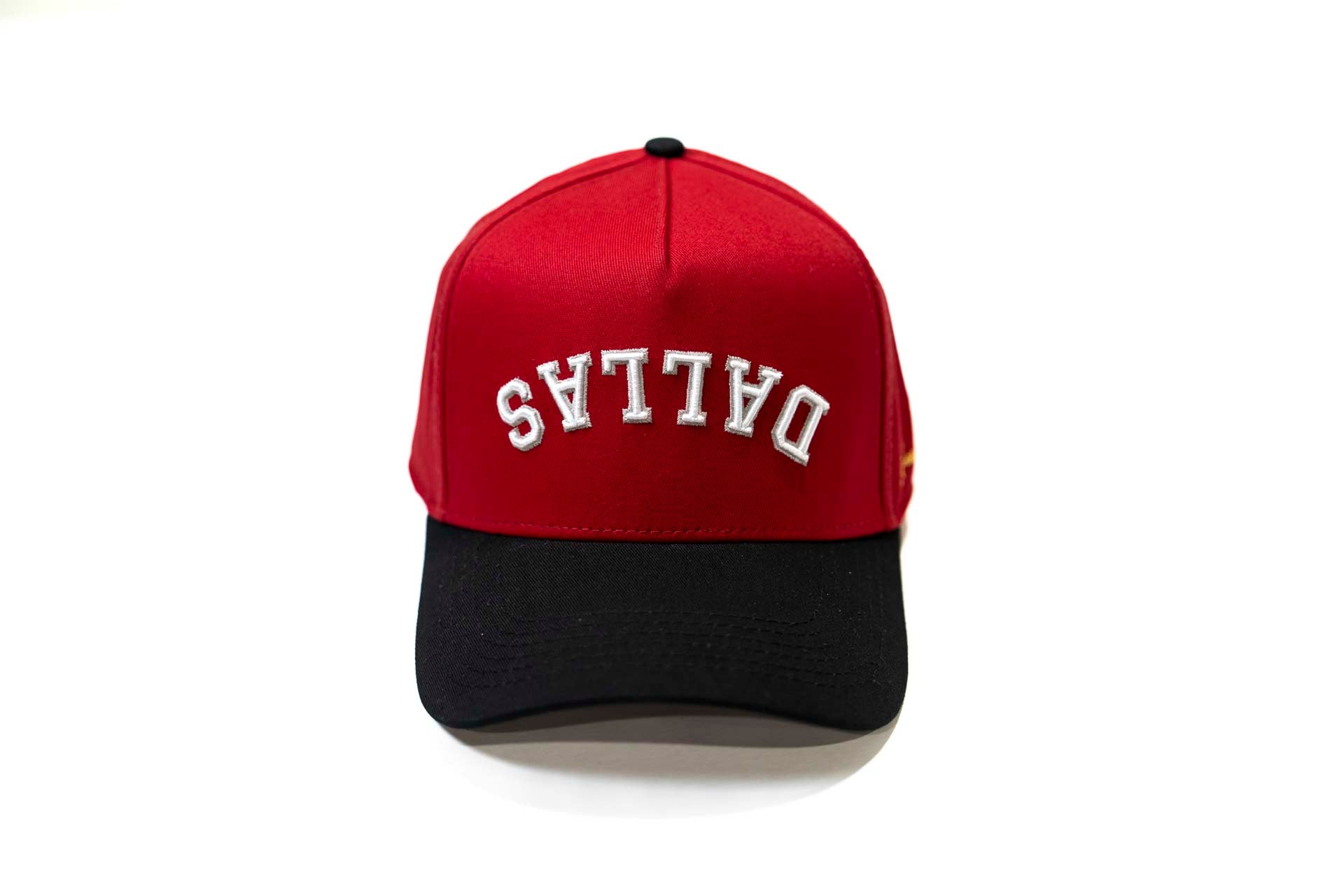 " Cherry " - Precurved Dallas snapback - BLACK / CHERRY