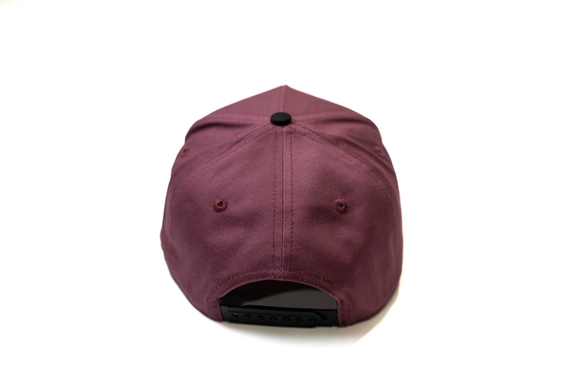 " Plum " - Precurved Dallas snapback - BLACK / MAROON