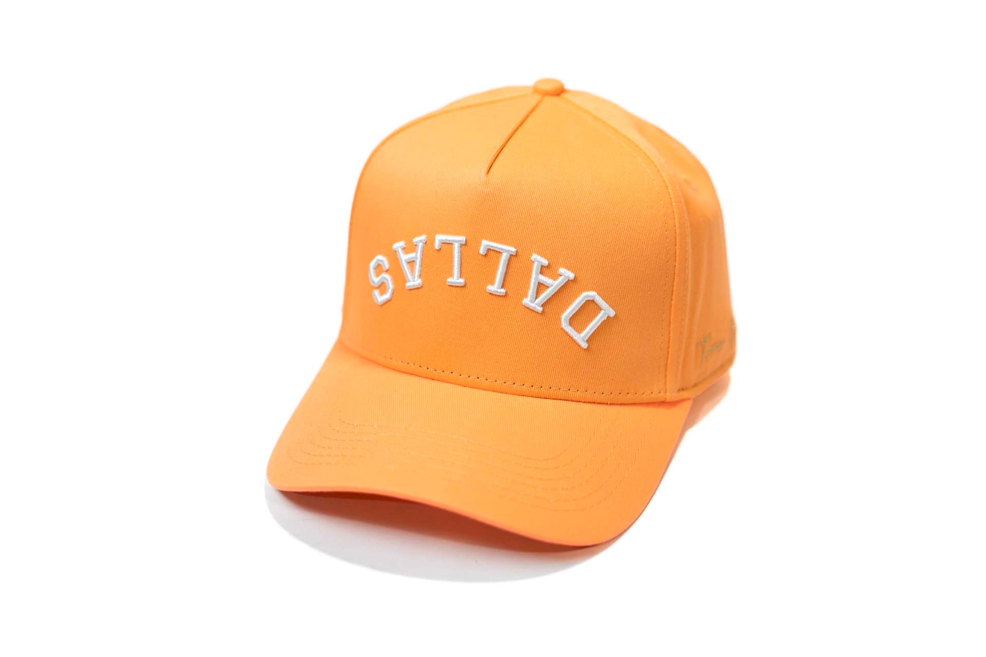 Precurved Dallas snapback - LITE PEACH