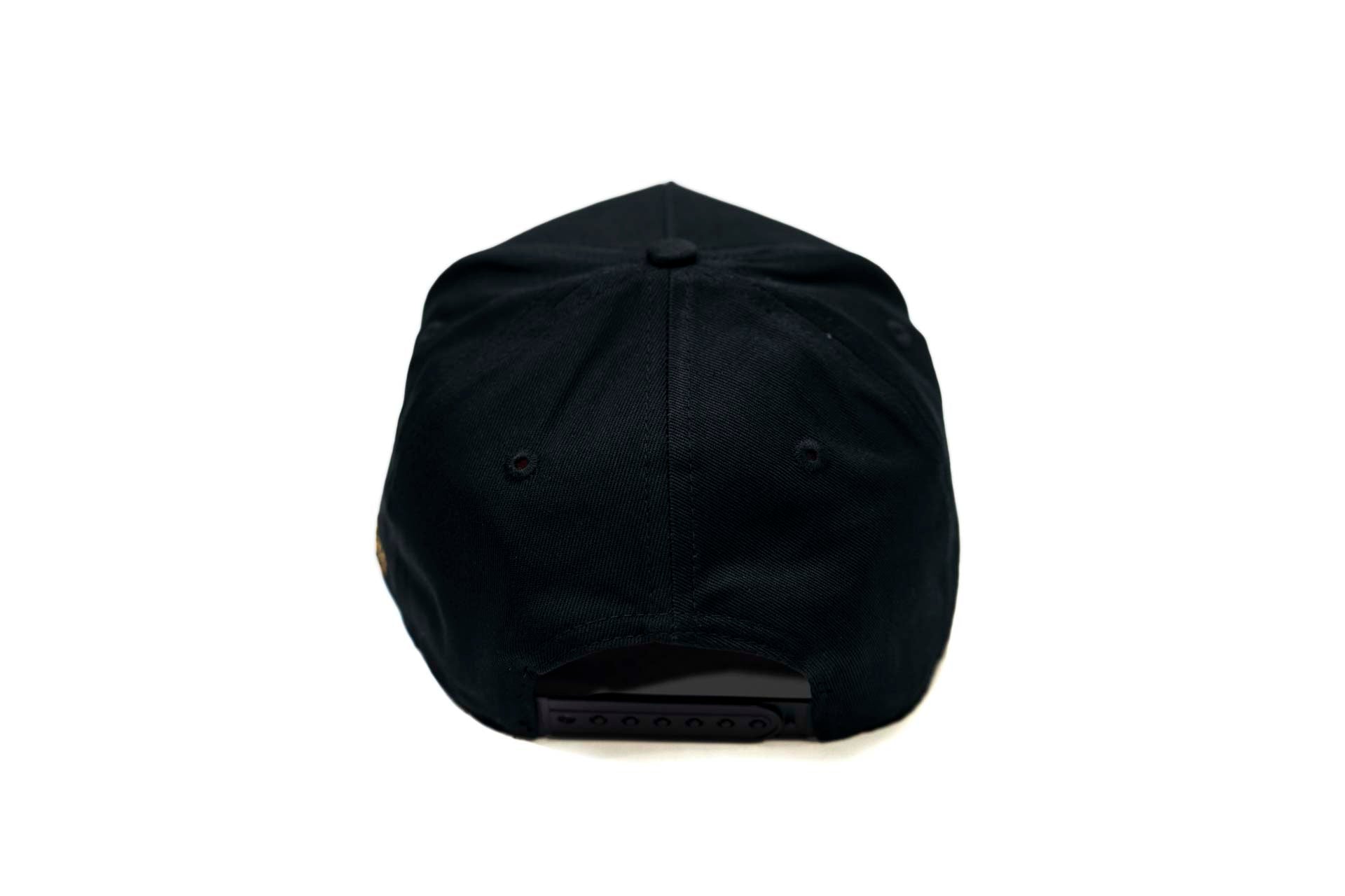 Precurved Dallas snapback - CLASSIC BLACK (Red Underbrim)