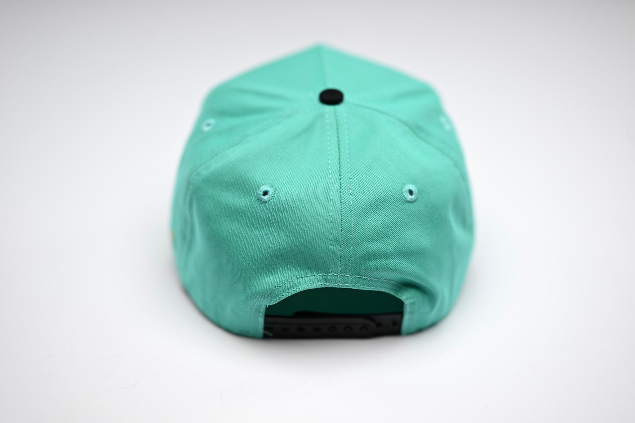 Precurved Classic Dallas snapback - BLACK / CYAN