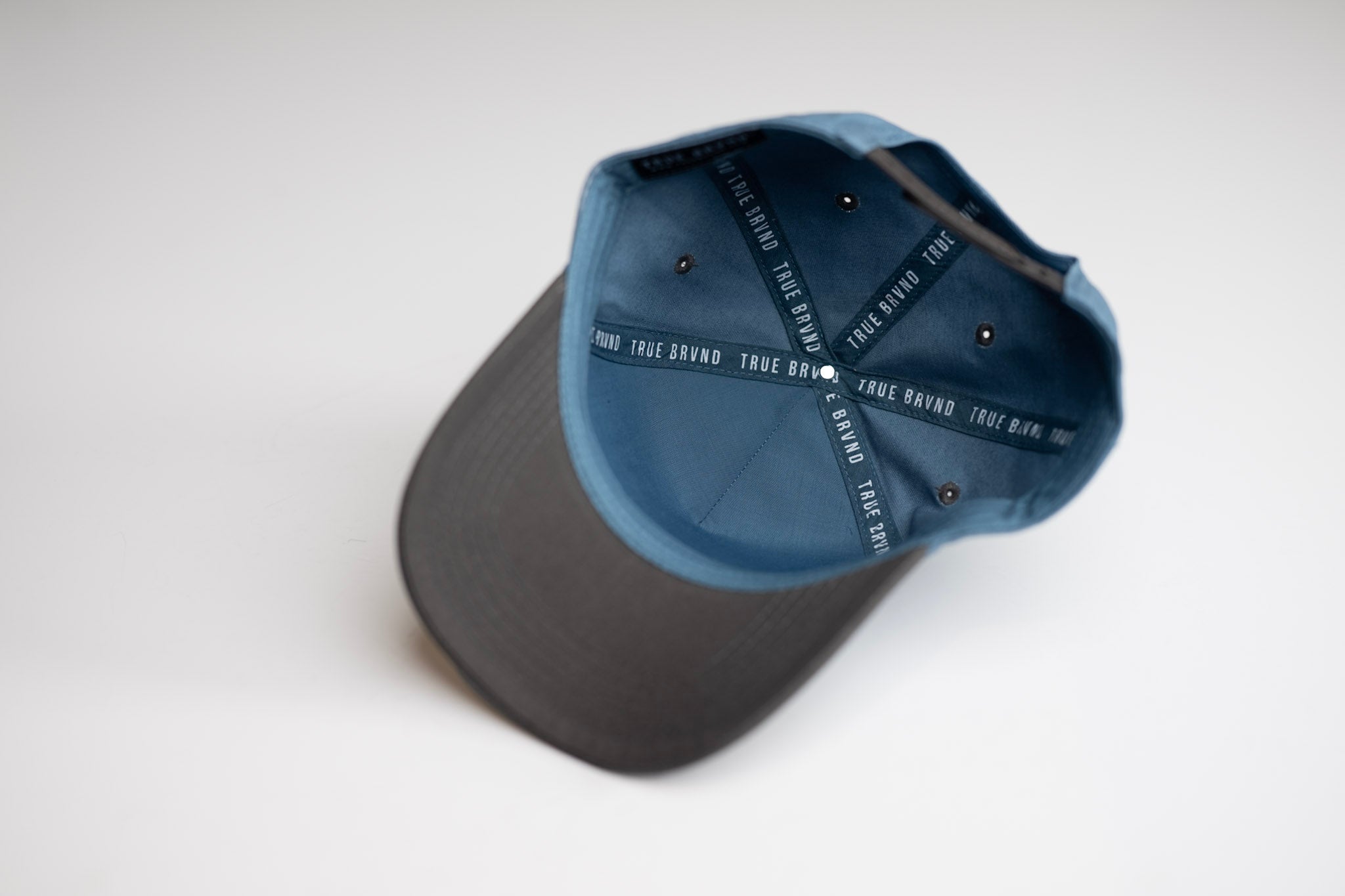 Precurved Dallas snapback - CHARCOAL / STEEL BLUE