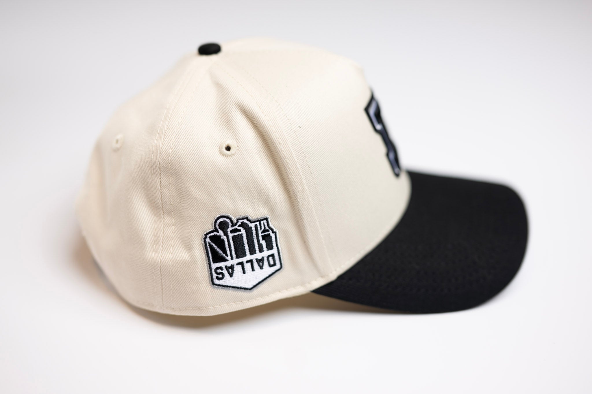 TRUE D HAT - BLACK / OFFWHITE