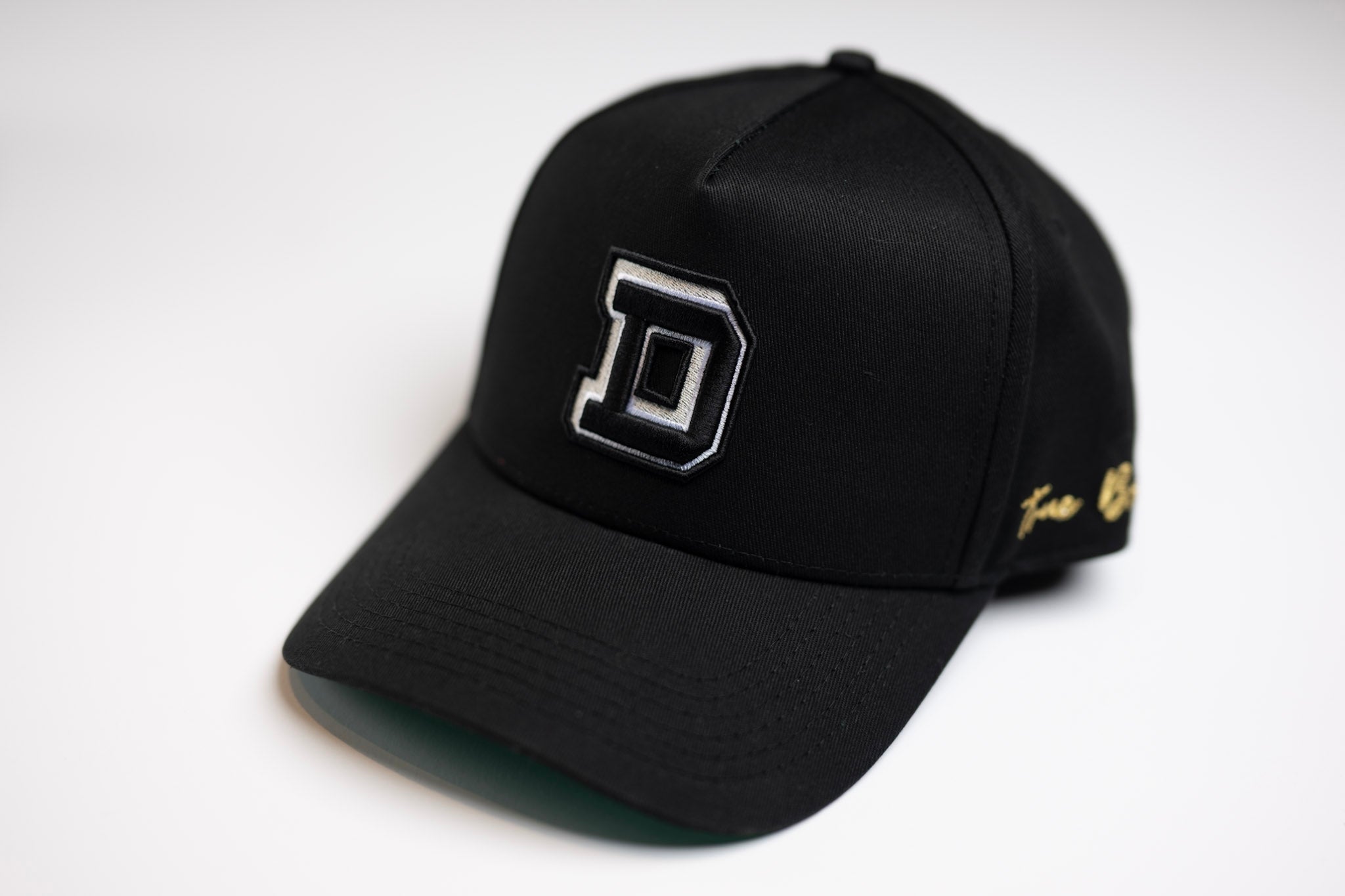 TRUE D HAT - BLACK clasc