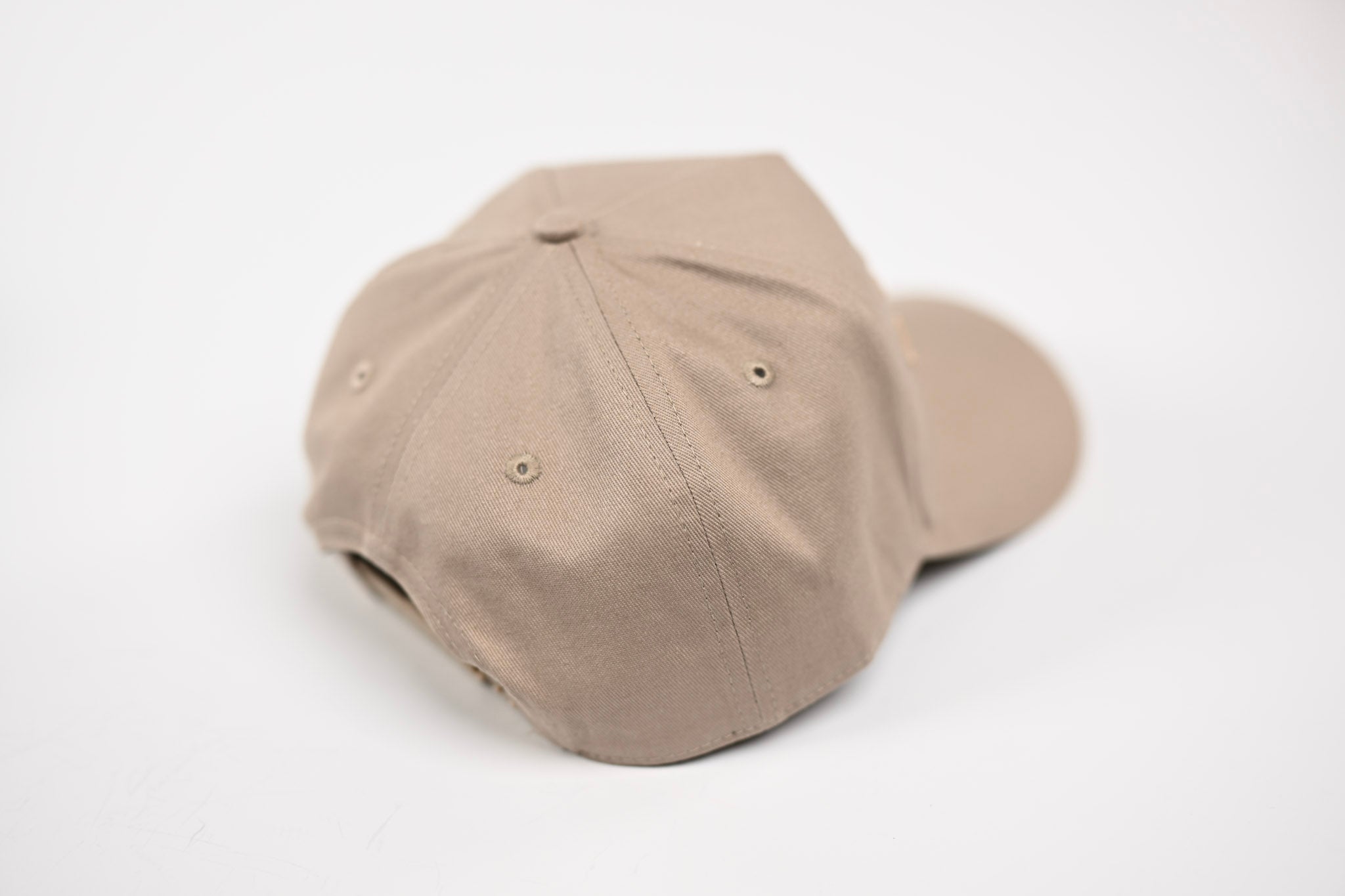 Precurved Dallas snapback - TONAL SAND