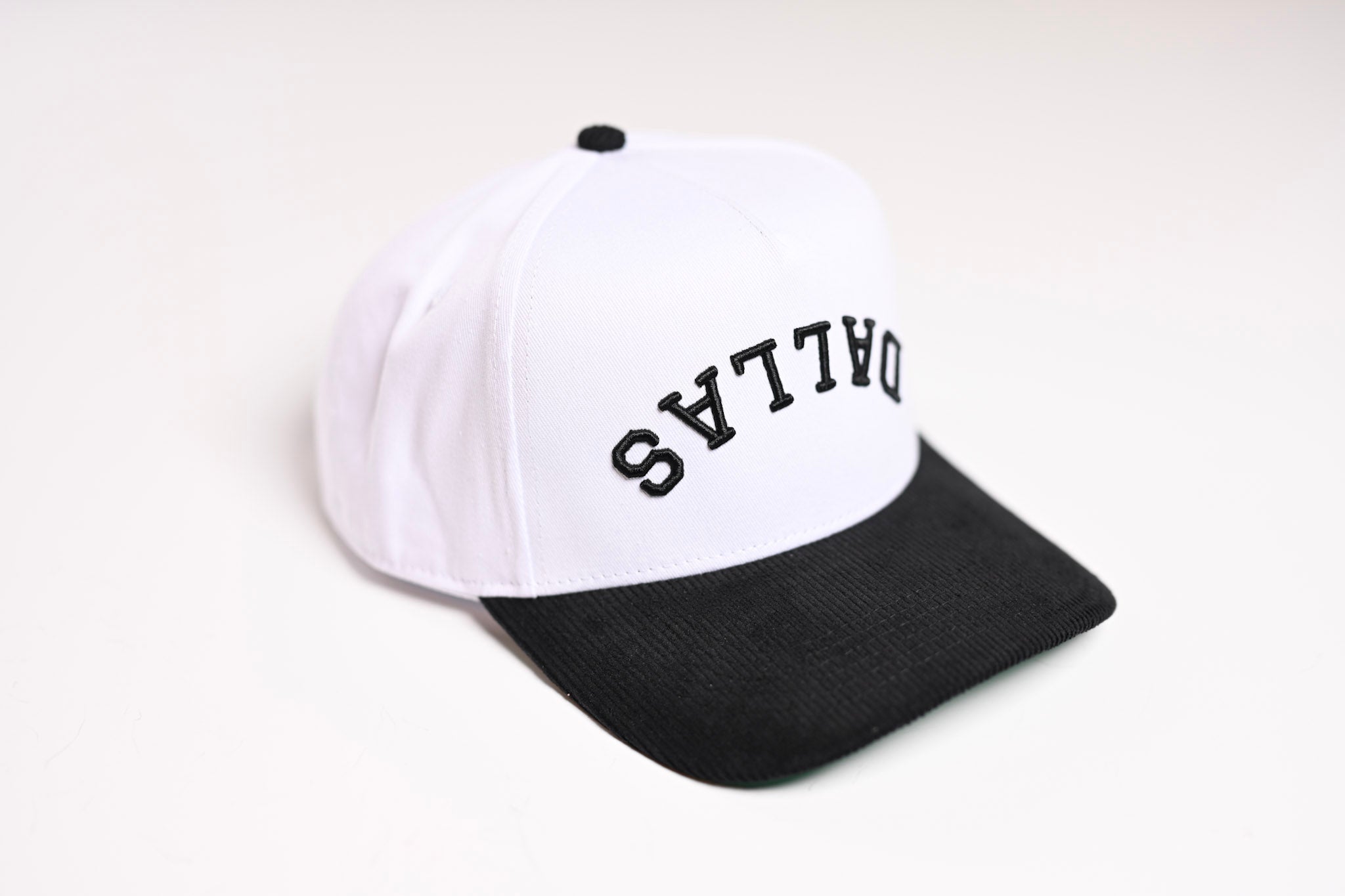 CORDUROY HYBRID - BLACK / WHITE