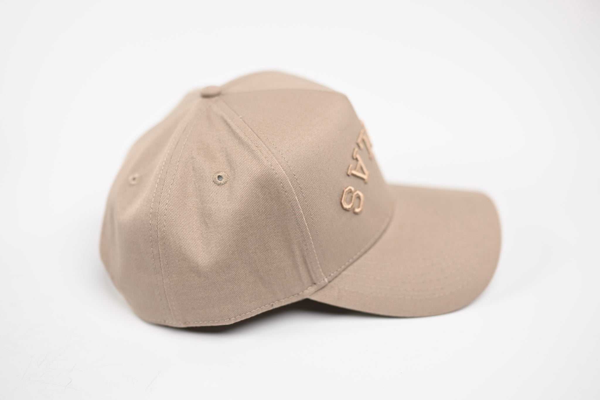 Precurved Dallas snapback - TONAL SAND