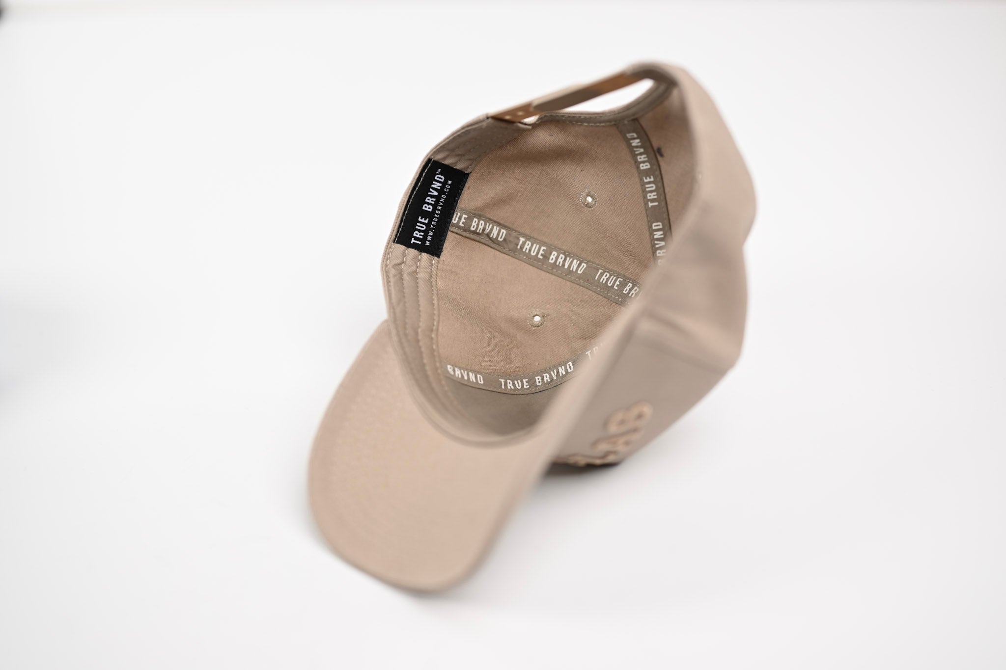 Precurved Dallas snapback - TONAL SAND