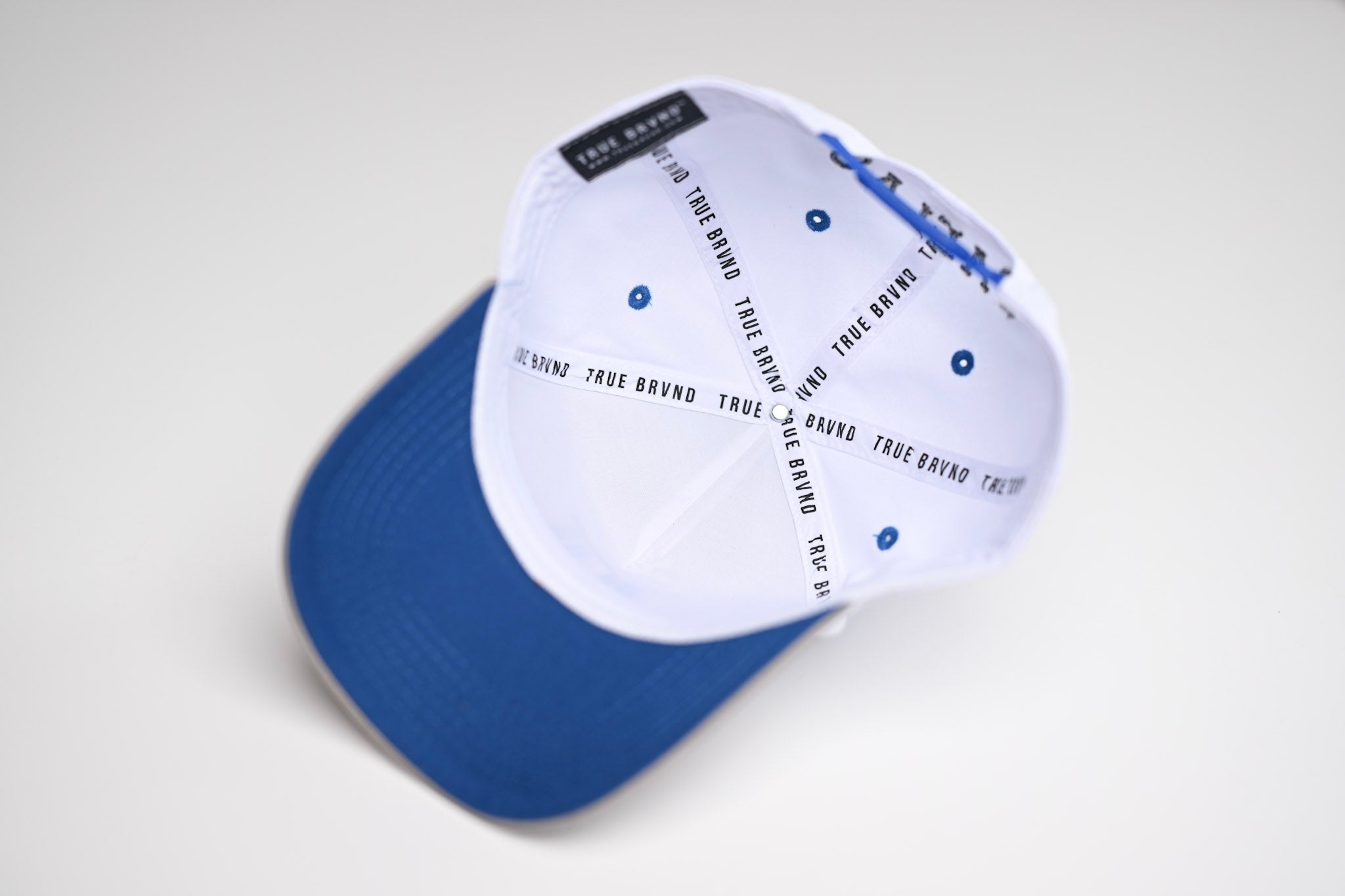Inline D snapback - WHT / RYL