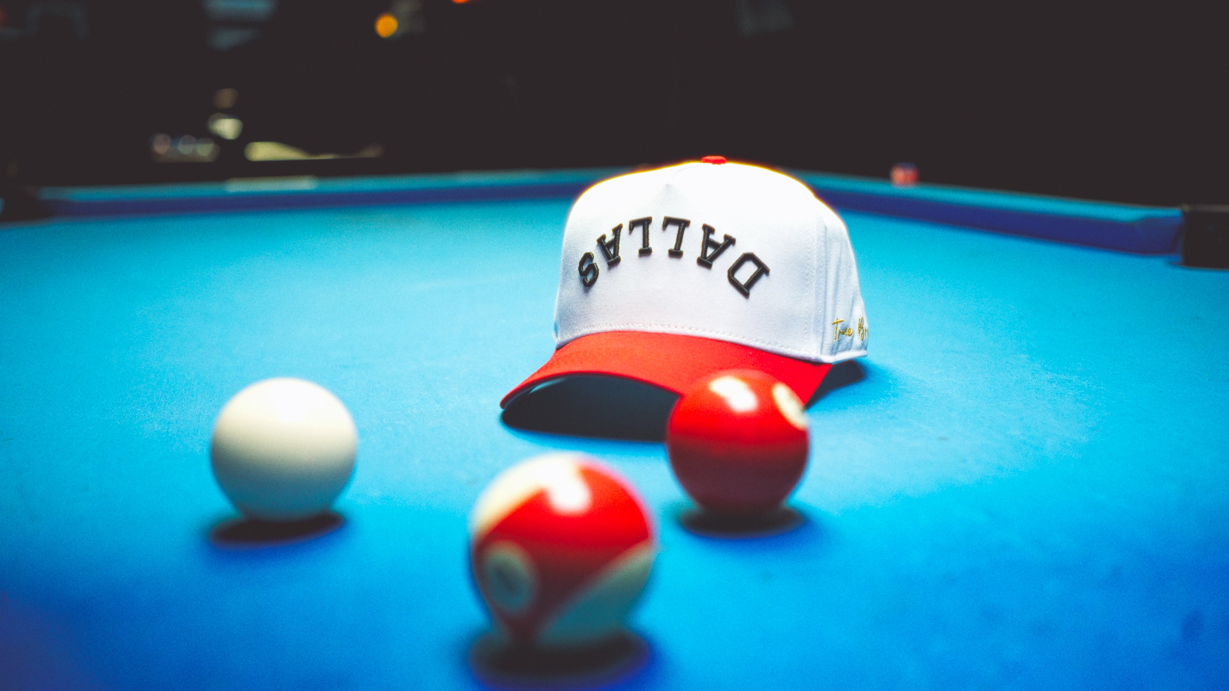 Precurved Dallas snapback - RED / WHITE