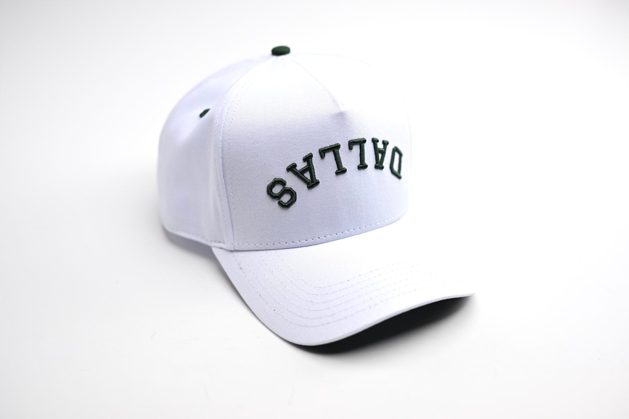 Precurved Dallas snapback - WHITE w/ FOREST GREEN ACCENTS