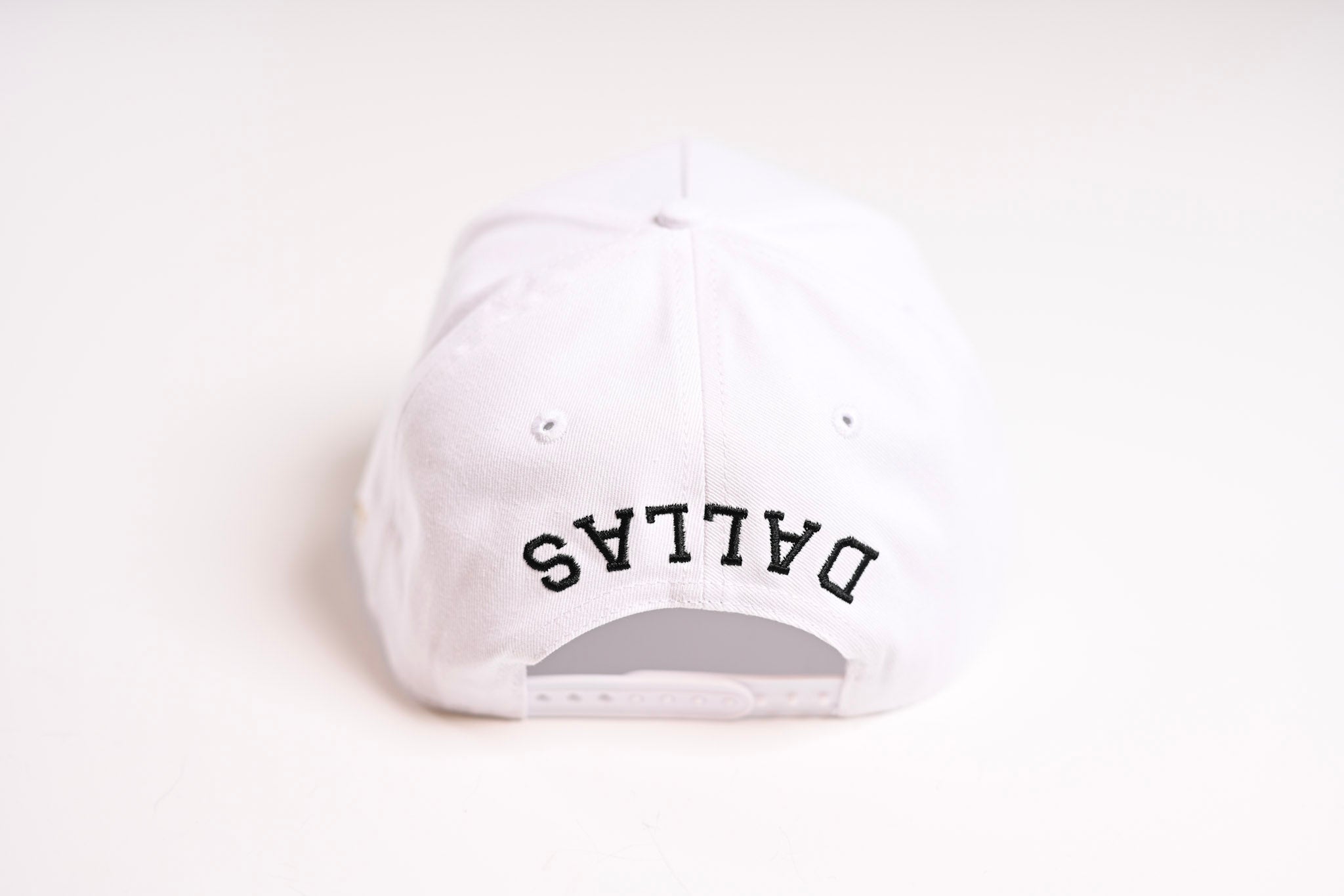 V2 Precurved snapback - WHITE