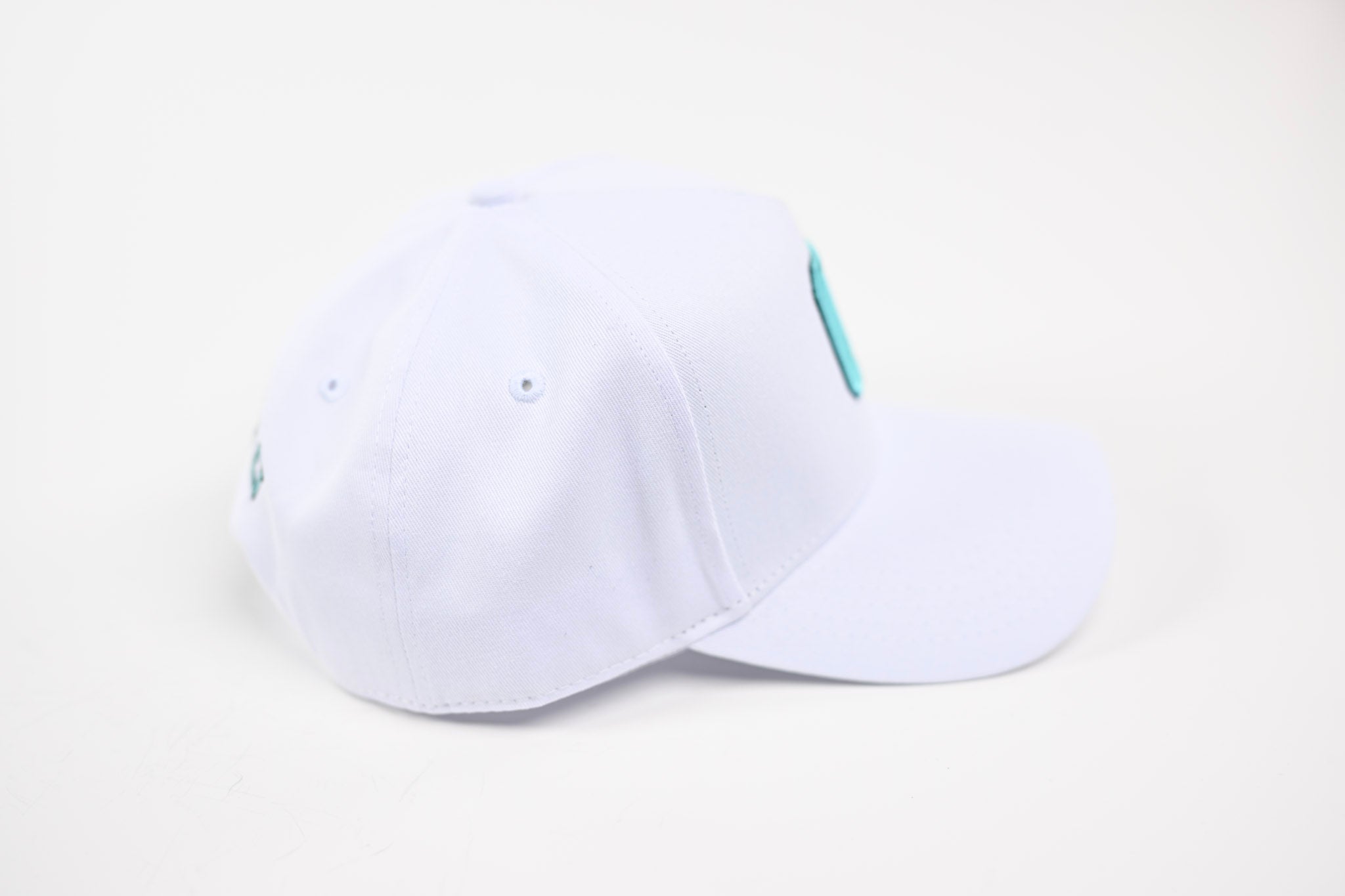 NEON V2 Precurved snapback - WHITE / BLUE