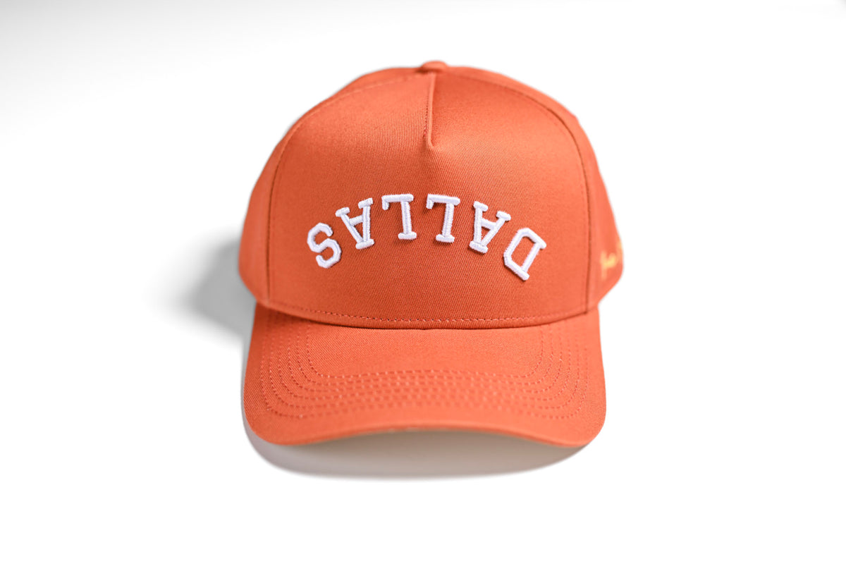 Precurved Dallas snapback - RUST – True Brvnd