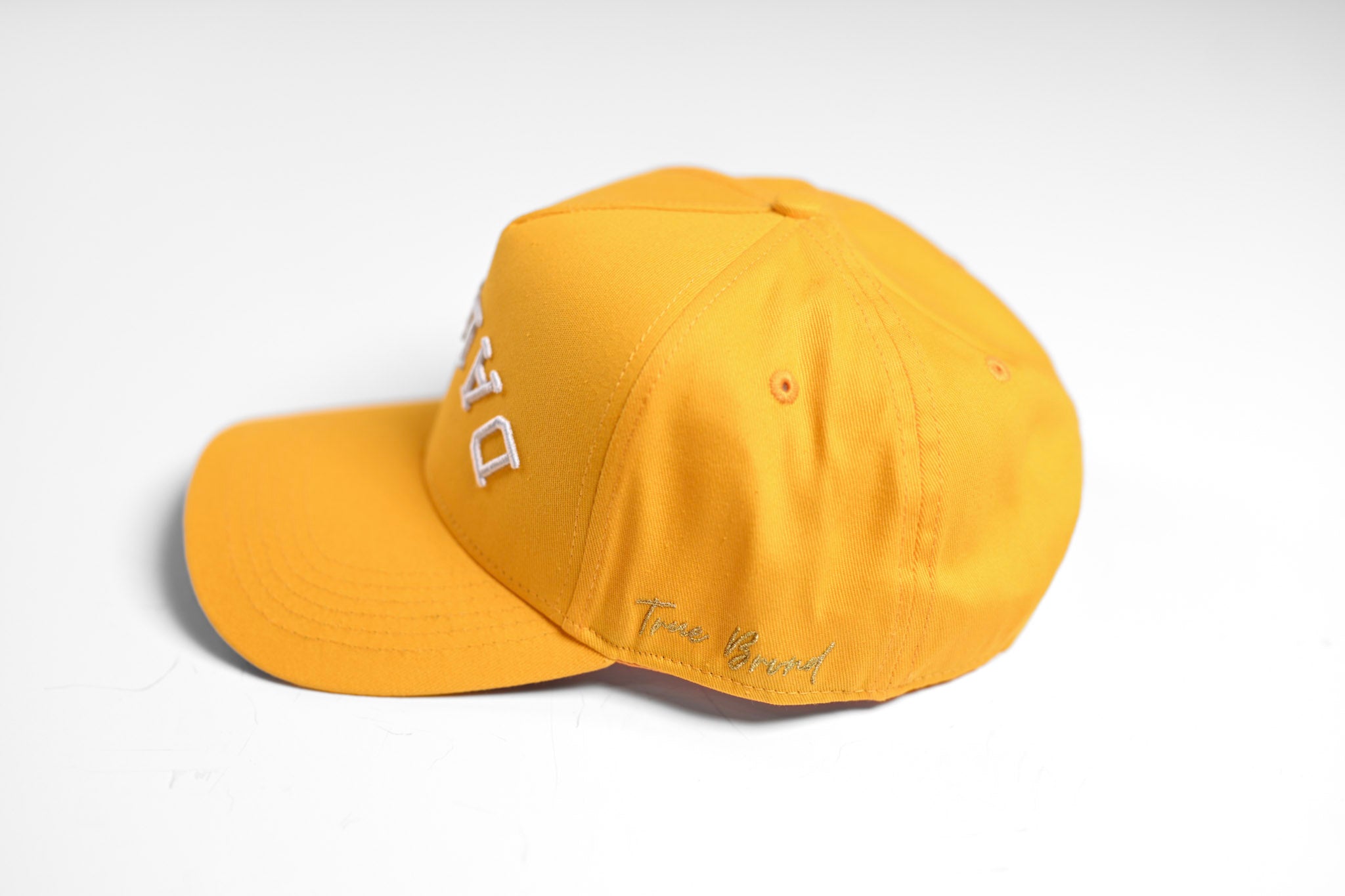Precurved Dallas snapback - YELLOW w/ Black underbrim