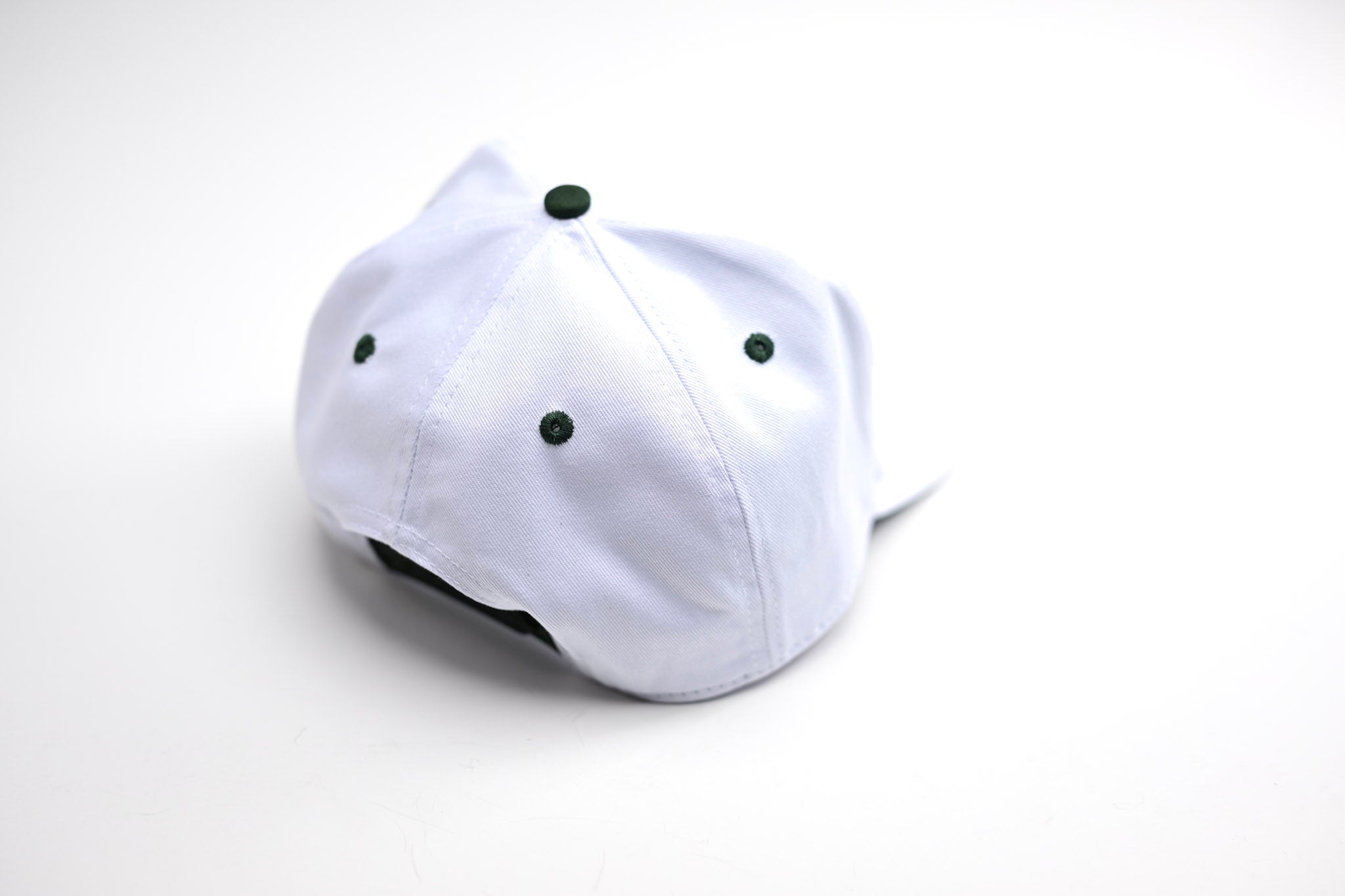 Precurved Dallas snapback - WHITE w/ FOREST GREEN ACCENTS