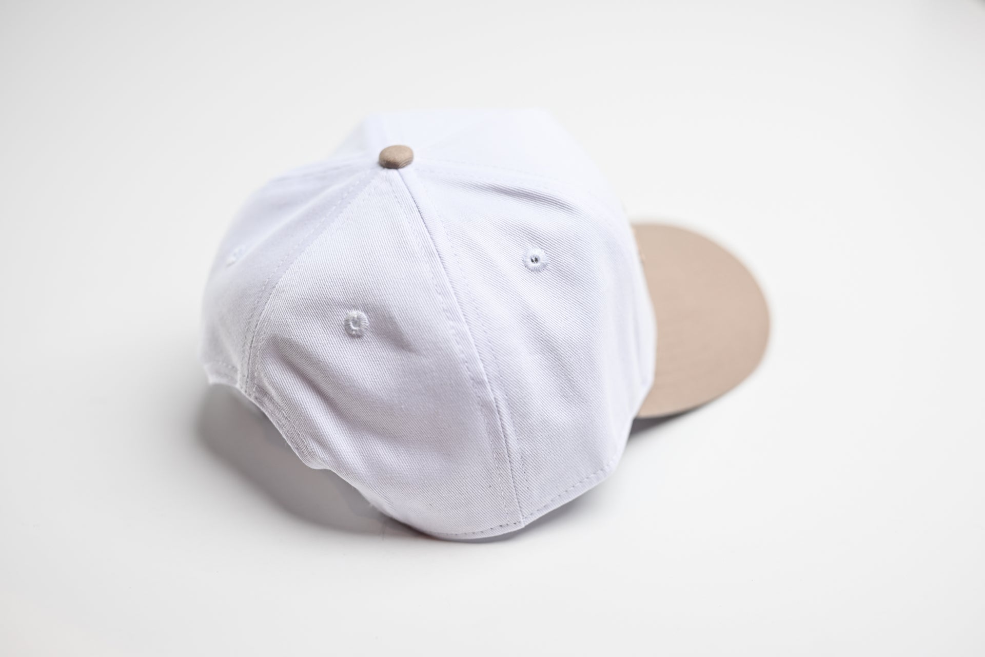 Precurved Dallas snapback - TAUPE / WHITE