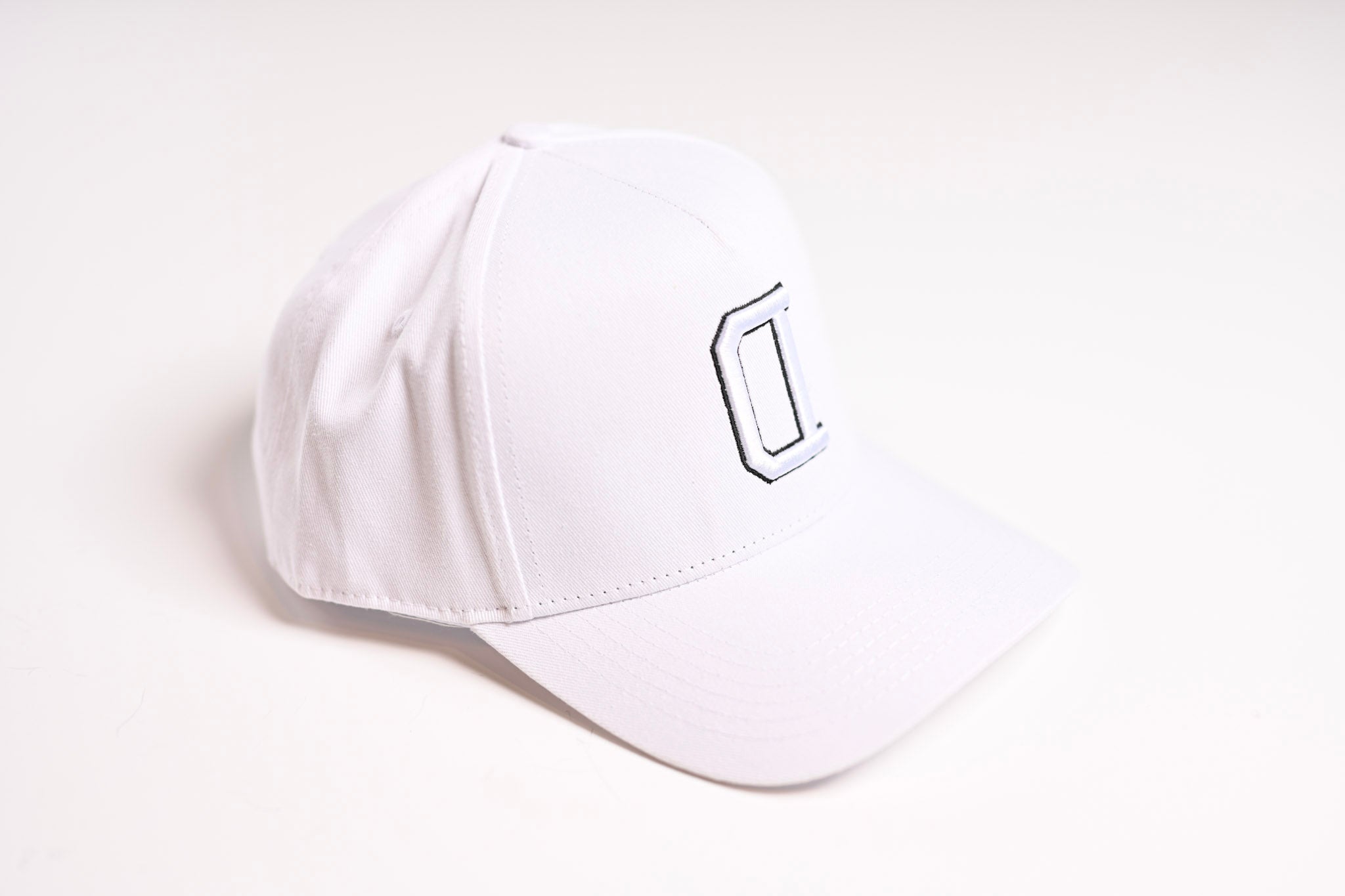V2 Precurved snapback - WHITE