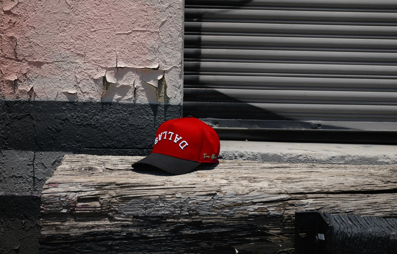 " Cherry " - Precurved Dallas snapback - BLACK / CHERRY