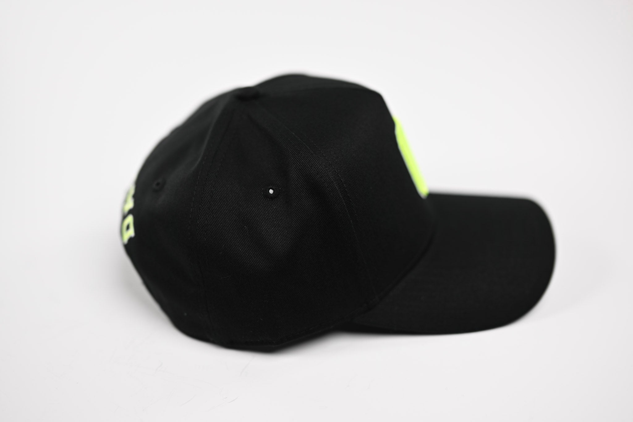 NEON V2 Precurved snapback - BLACK / YELLOW