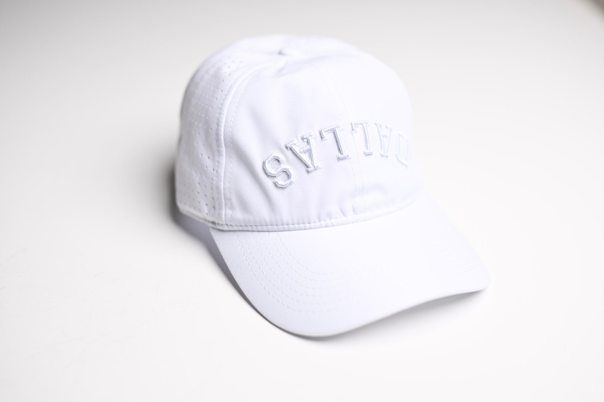 Performance Dad Hat - TONAL white